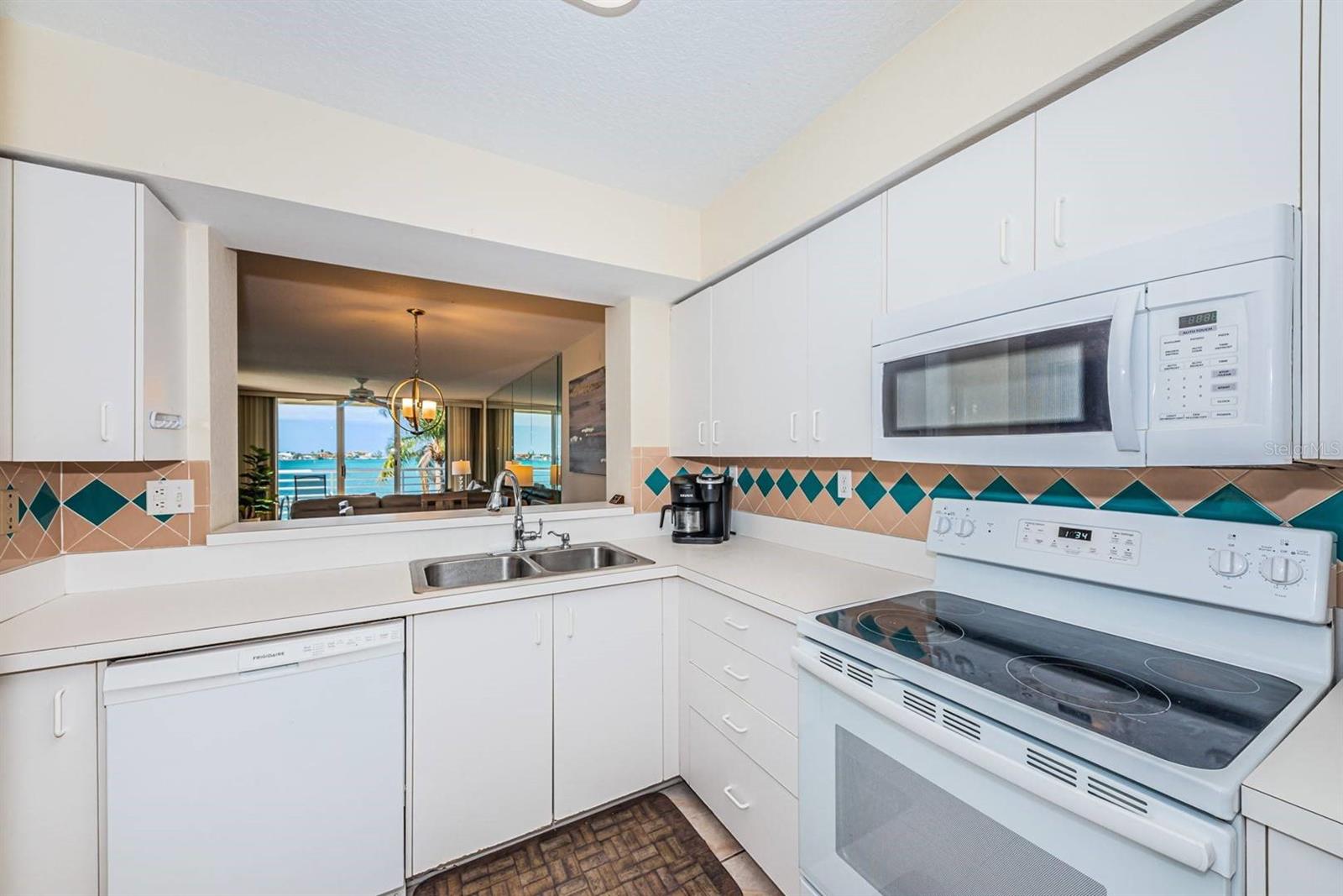 6105 BAHIA DEL MAR CIR #382, ST PETERSBURG, FL — photo 8