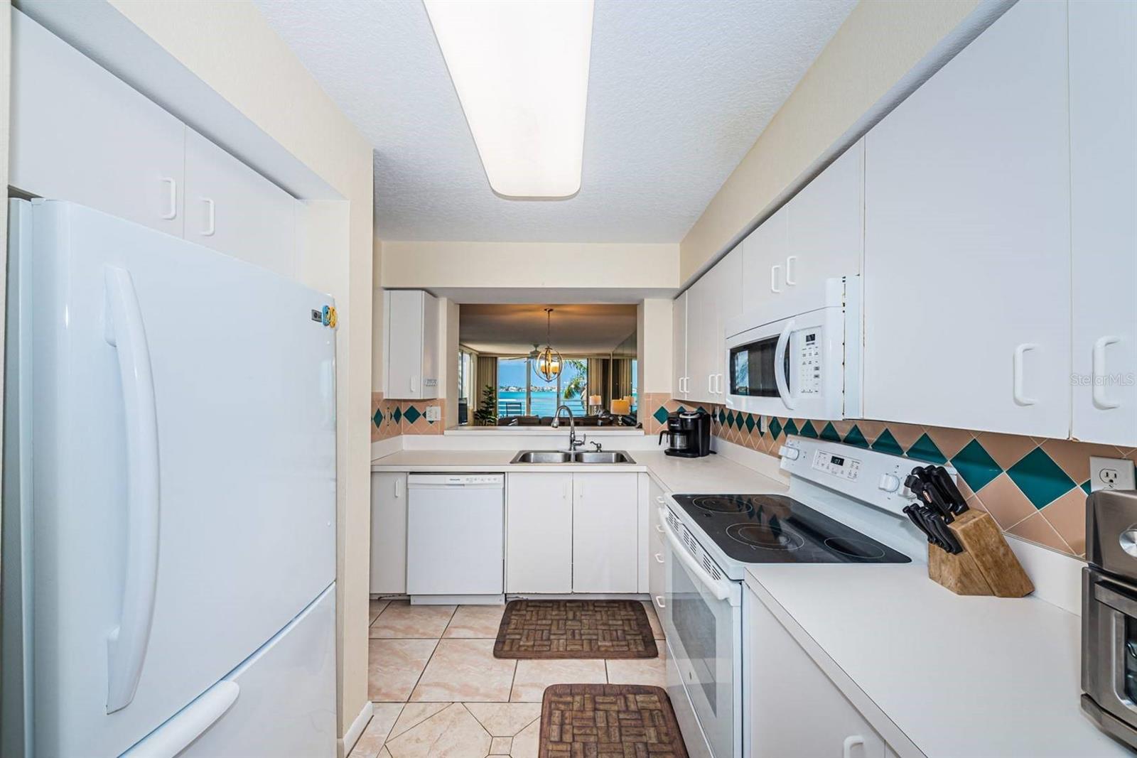6105 BAHIA DEL MAR CIR #382, ST PETERSBURG, FL — photo 9