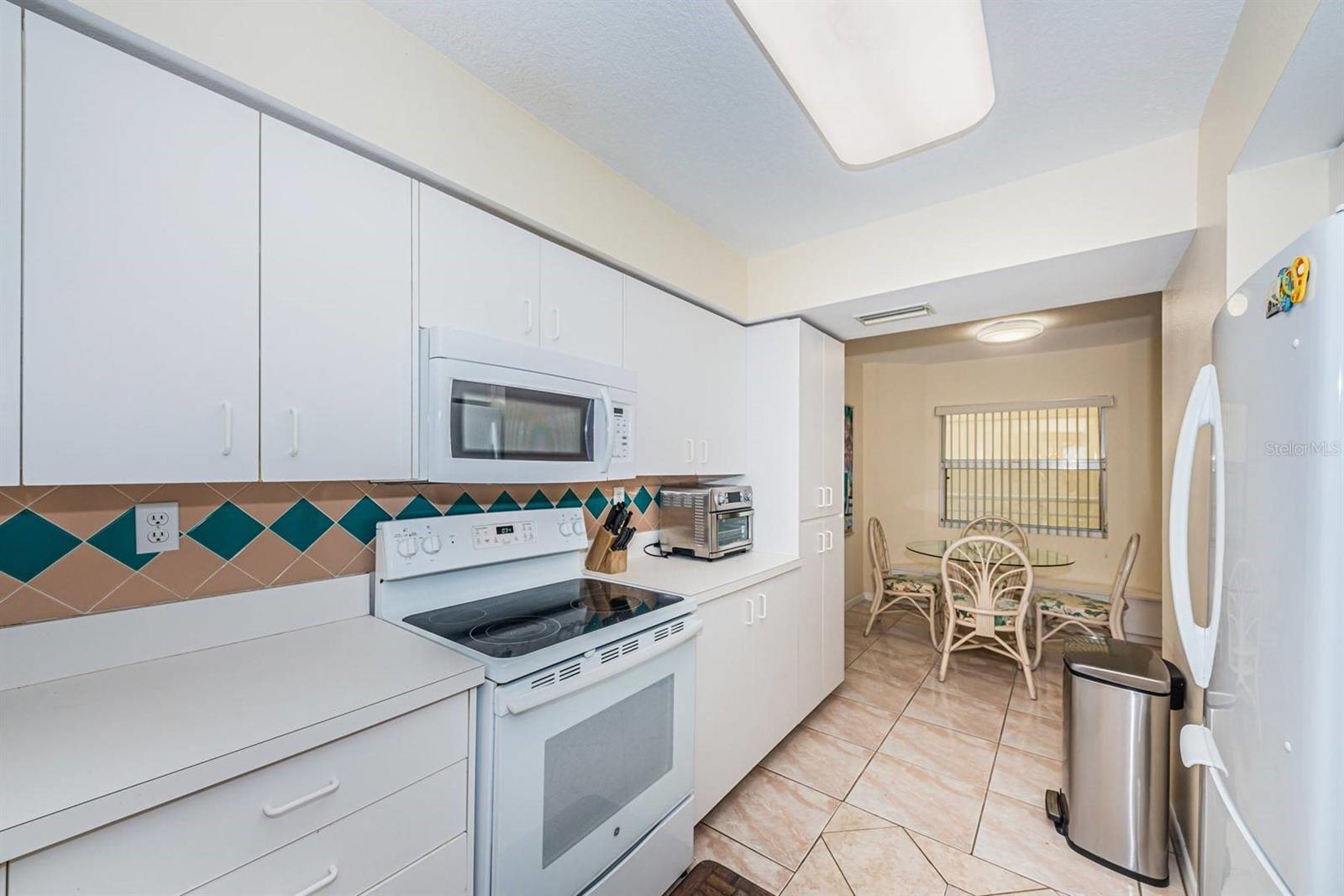 6105 BAHIA DEL MAR CIR #382, ST PETERSBURG, FL — photo 51