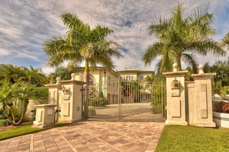 220 GULF BLVD #8, BELLEAIR BEACH, FL