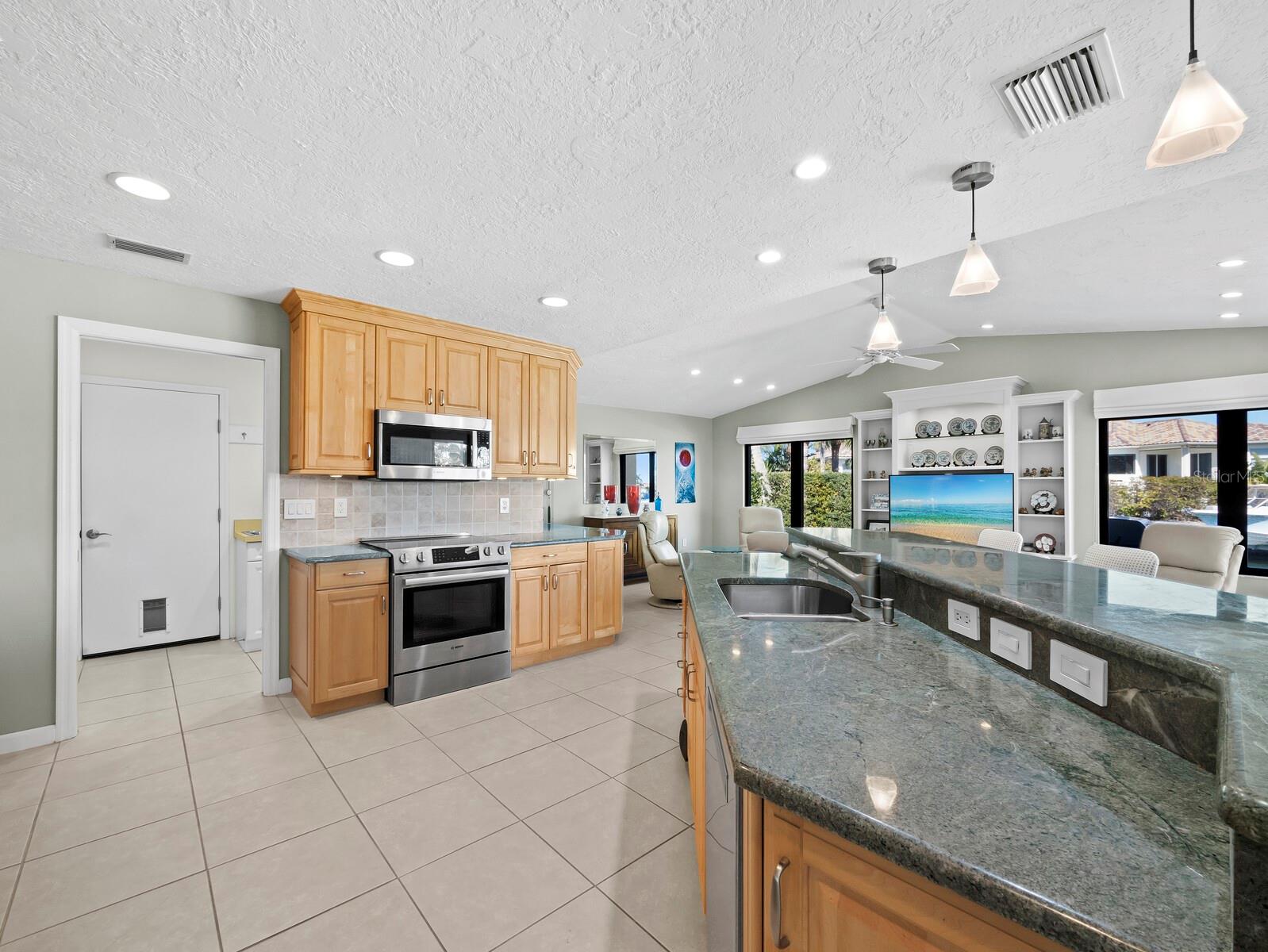 5970 EMERALD HARBOR DR, LONGBOAT KEY, FL — photo 18