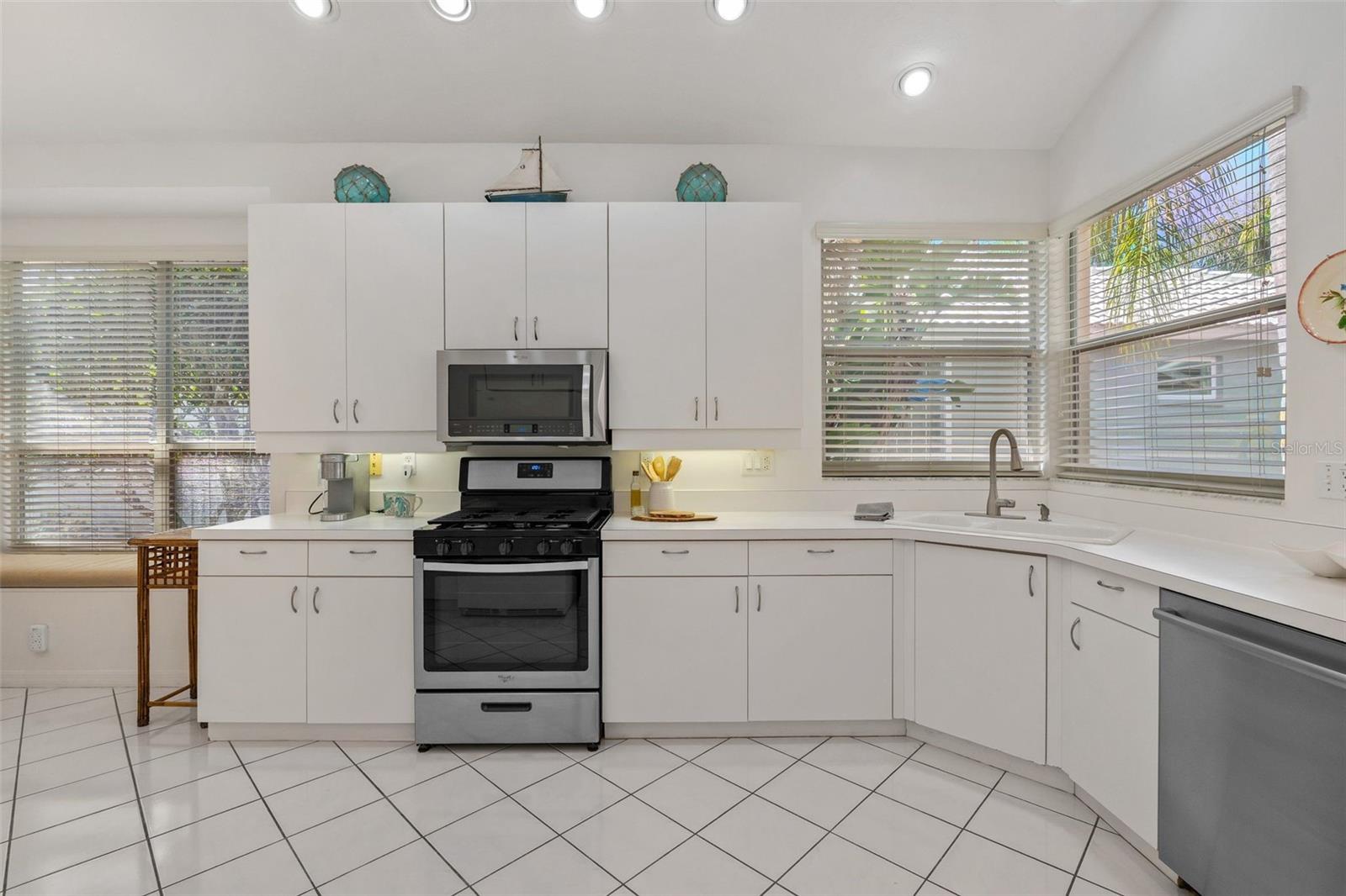 6427 BERKSHIRE PL, UNIVERSITY PARK, FL — photo 10