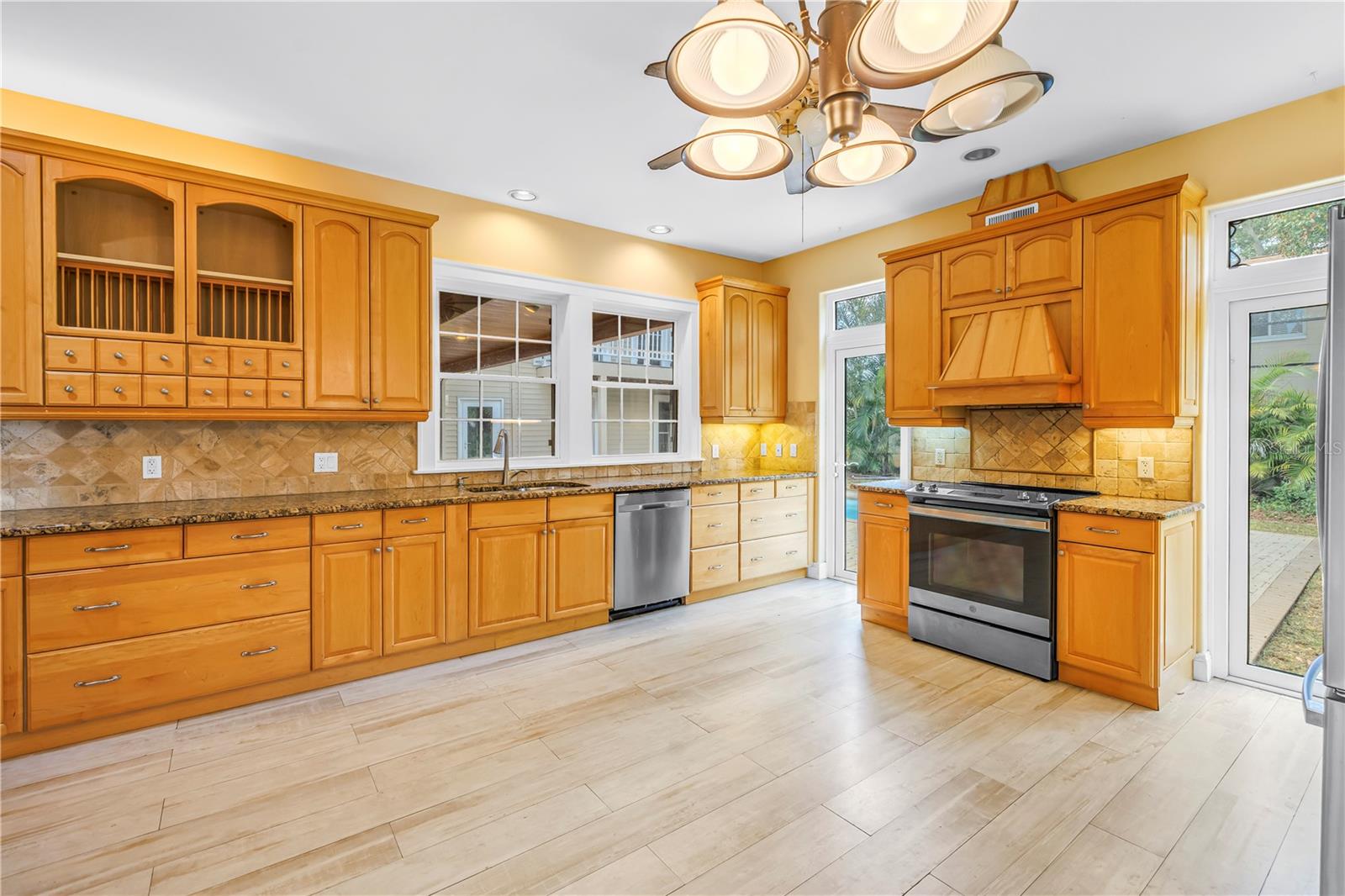 546 26TH AVE N, ST PETERSBURG, FL — photo 13