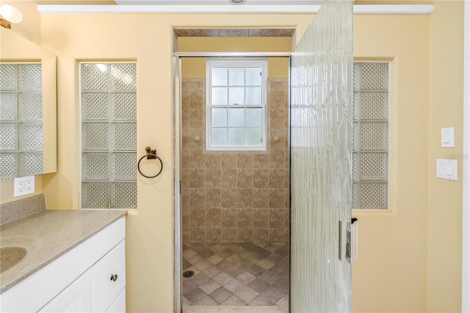 546 26TH AVE N, ST PETERSBURG, FL — photo 23