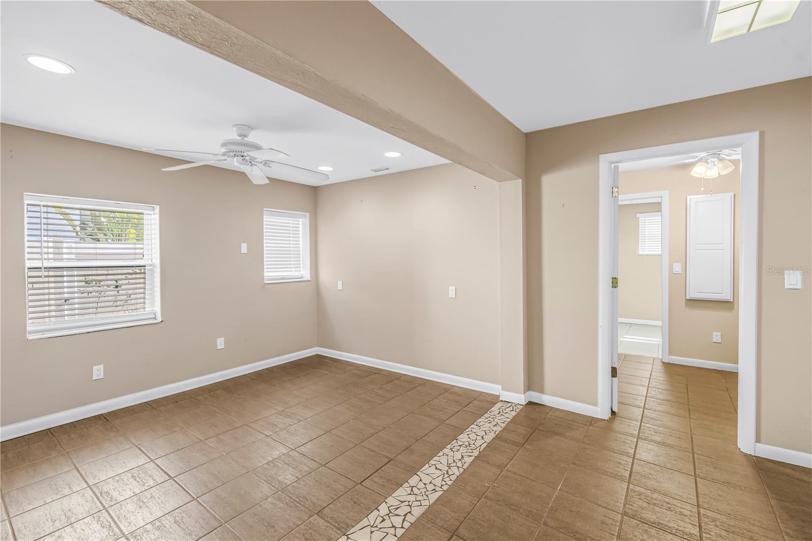 546 26TH AVE N, ST PETERSBURG, FL — photo 34
