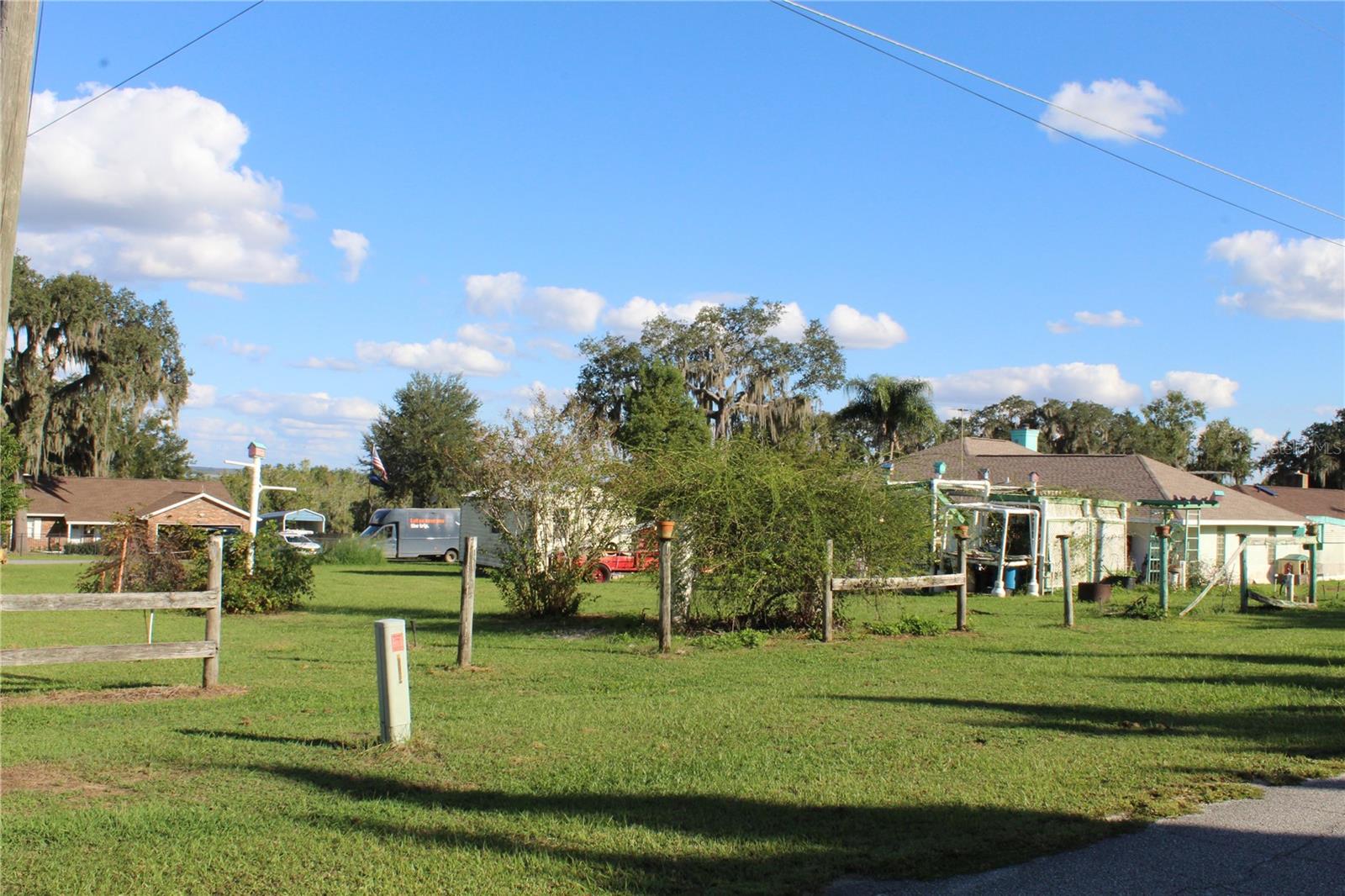 38901 ELLA DR, LADY LAKE, FL — photo 3