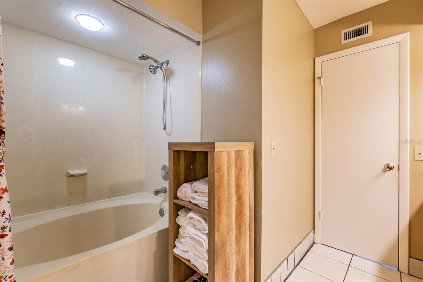 5701 BAHIA DEL MAR CIR #403, ST PETERSBURG, FL — photo 34