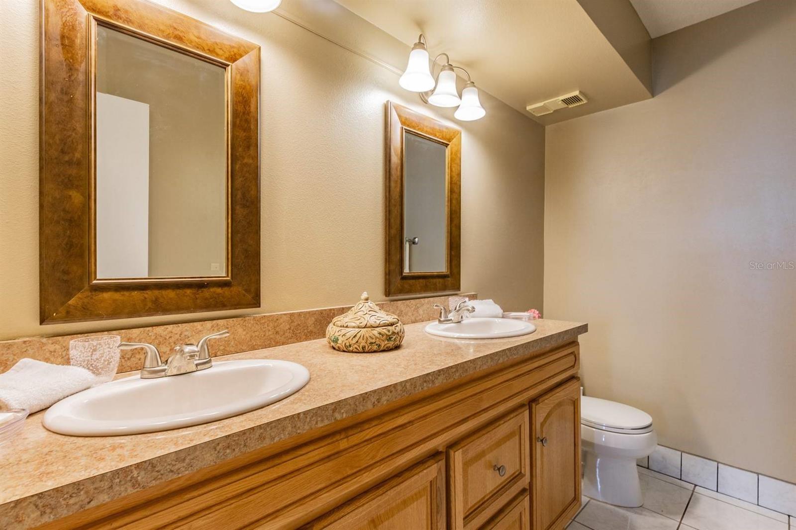 5701 BAHIA DEL MAR CIR #403, ST PETERSBURG, FL — photo 35