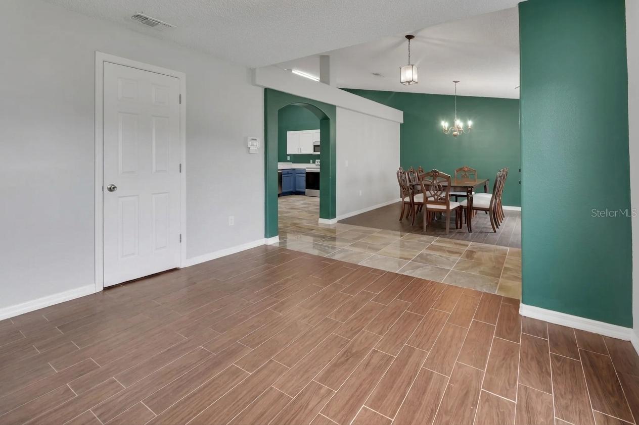 828 WHITE BIRCH CT, ORANGE CITY, FL — photo 4