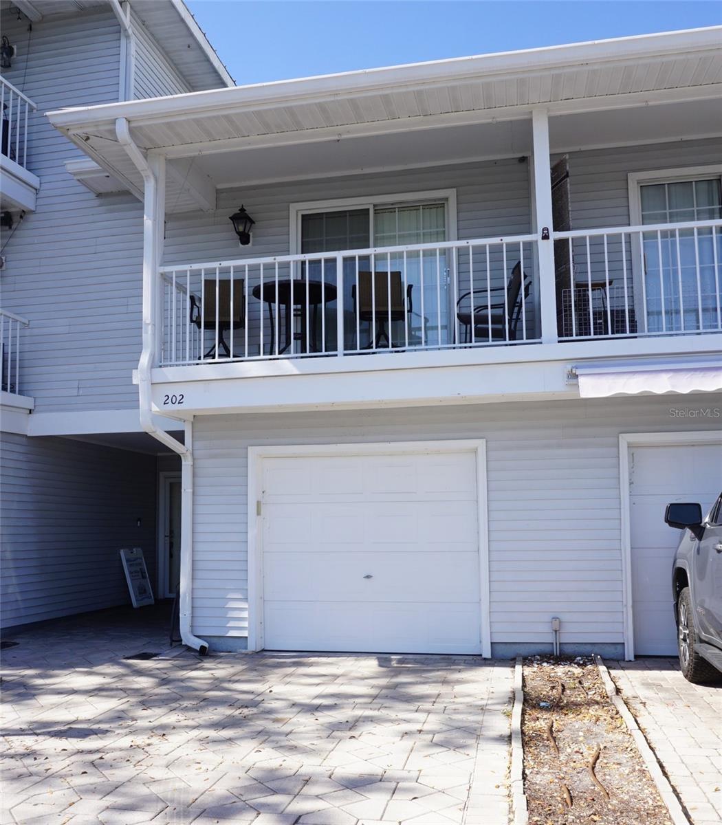 2051 VISTA DEL SOL CIR #202, LUTZ, FL