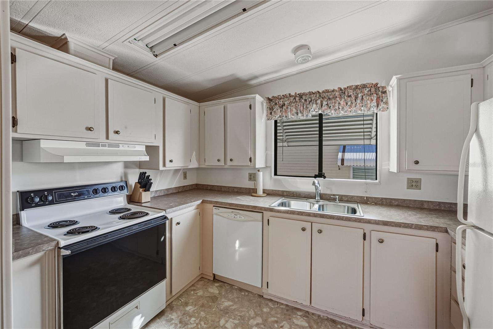 35025 MCCULLOUGHS LEAP, ZEPHYRHILLS, FL — photo 16