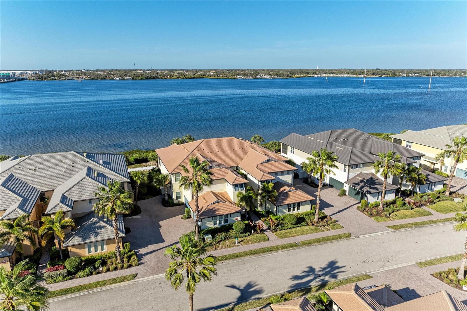 1246 RIVERSCAPE ST, BRADENTON, FL