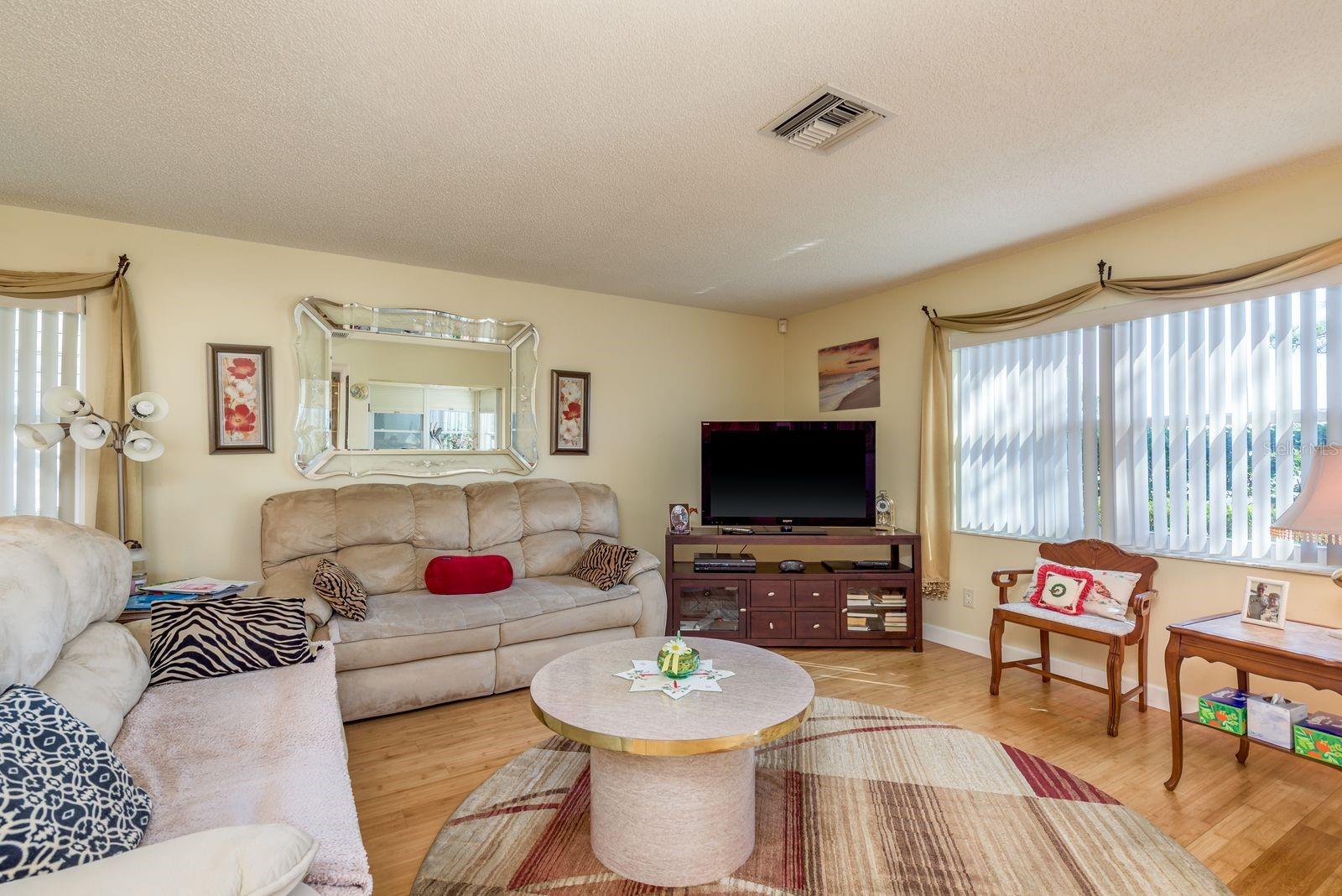 3413 ROCHELLE CT, CLEARWATER, FL — photo 7