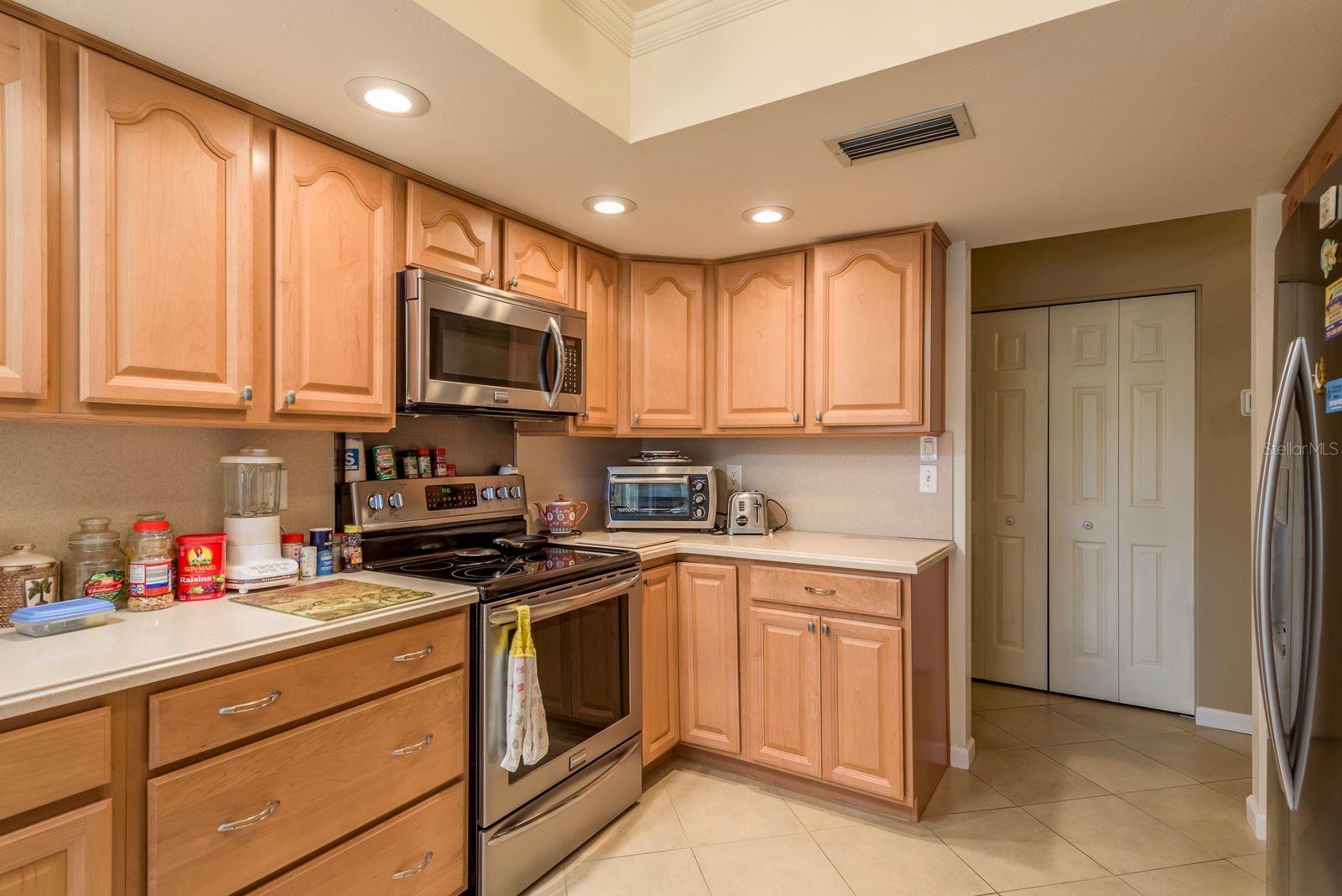 3413 ROCHELLE CT, CLEARWATER, FL — photo 12