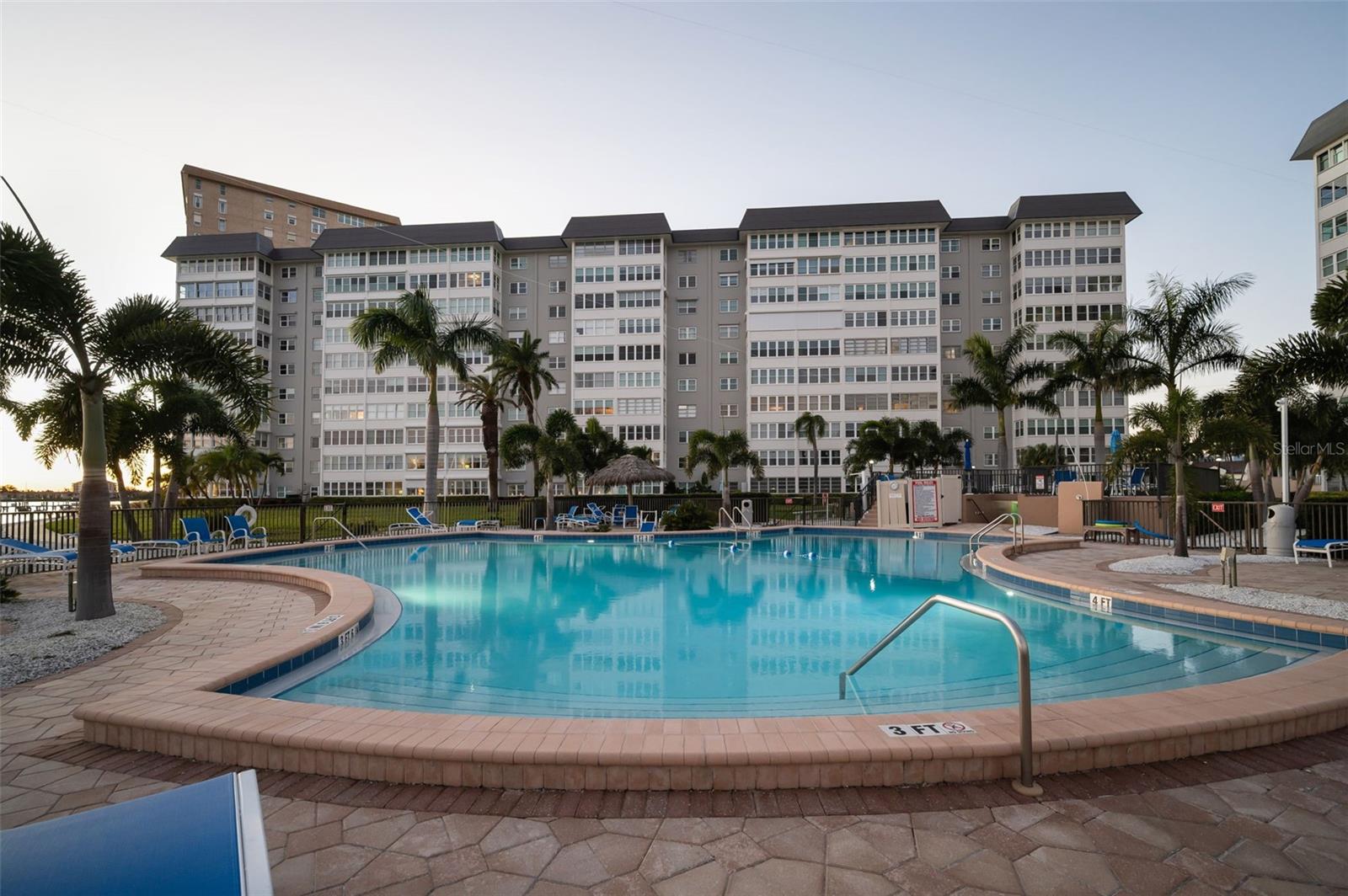 5130 BRITTANY DR S #807, ST PETERSBURG, FL — photo 31
