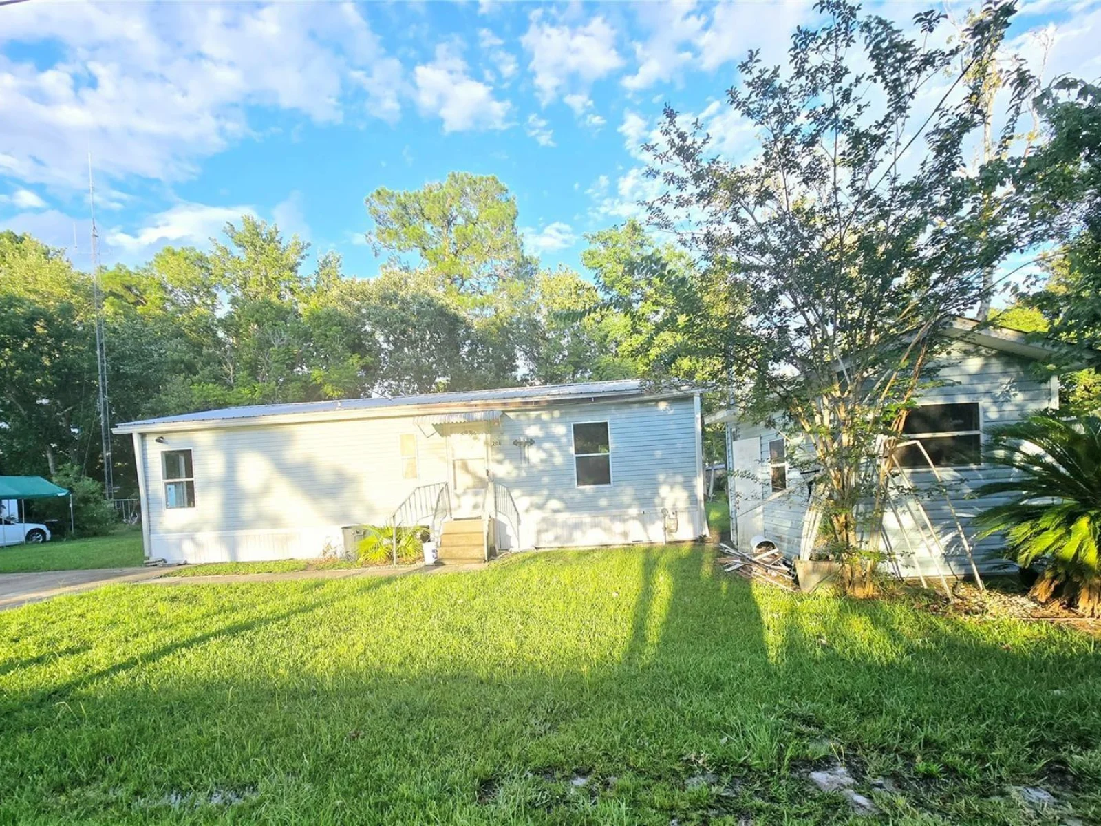 208 PINE TREE TRAIL, CRESCENT CITY, FL — photo 1