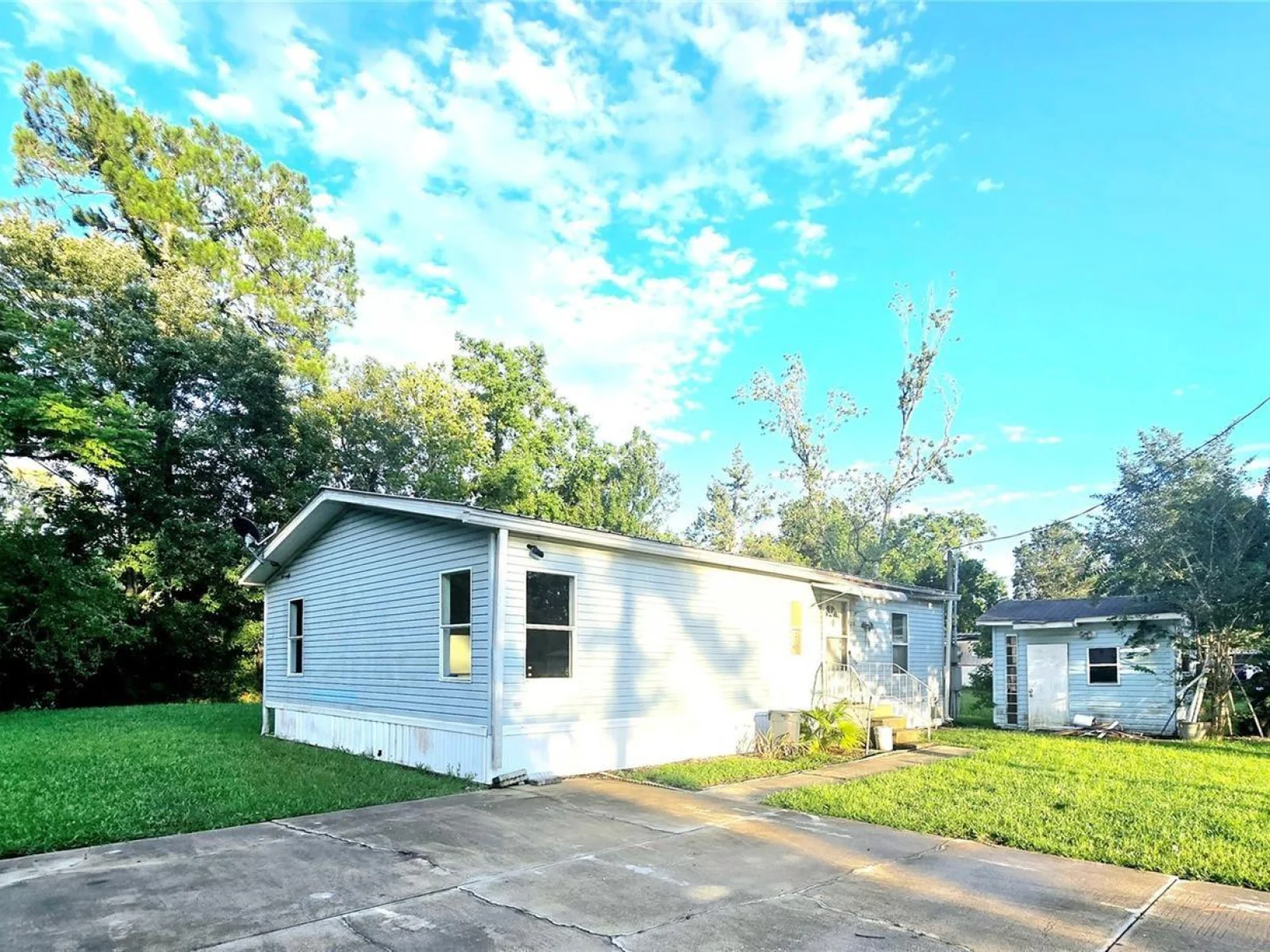 208 PINE TREE TRAIL, CRESCENT CITY, FL — photo 2