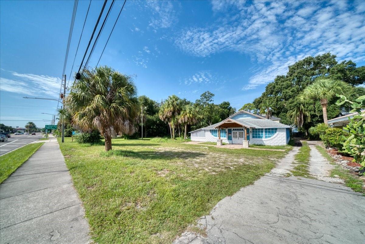 1040 BROADWAY, DUNEDIN, FL — photo 16