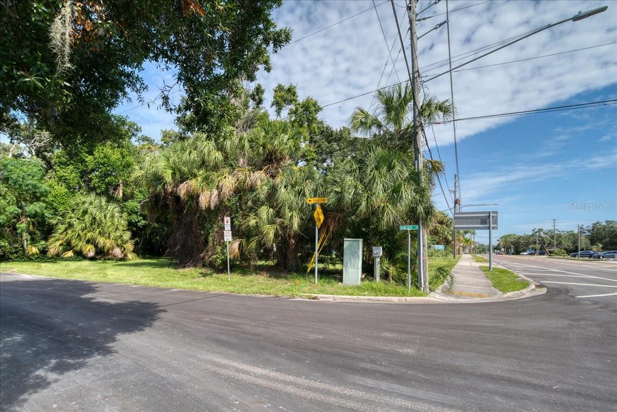 1040 BROADWAY, DUNEDIN, FL — photo 44