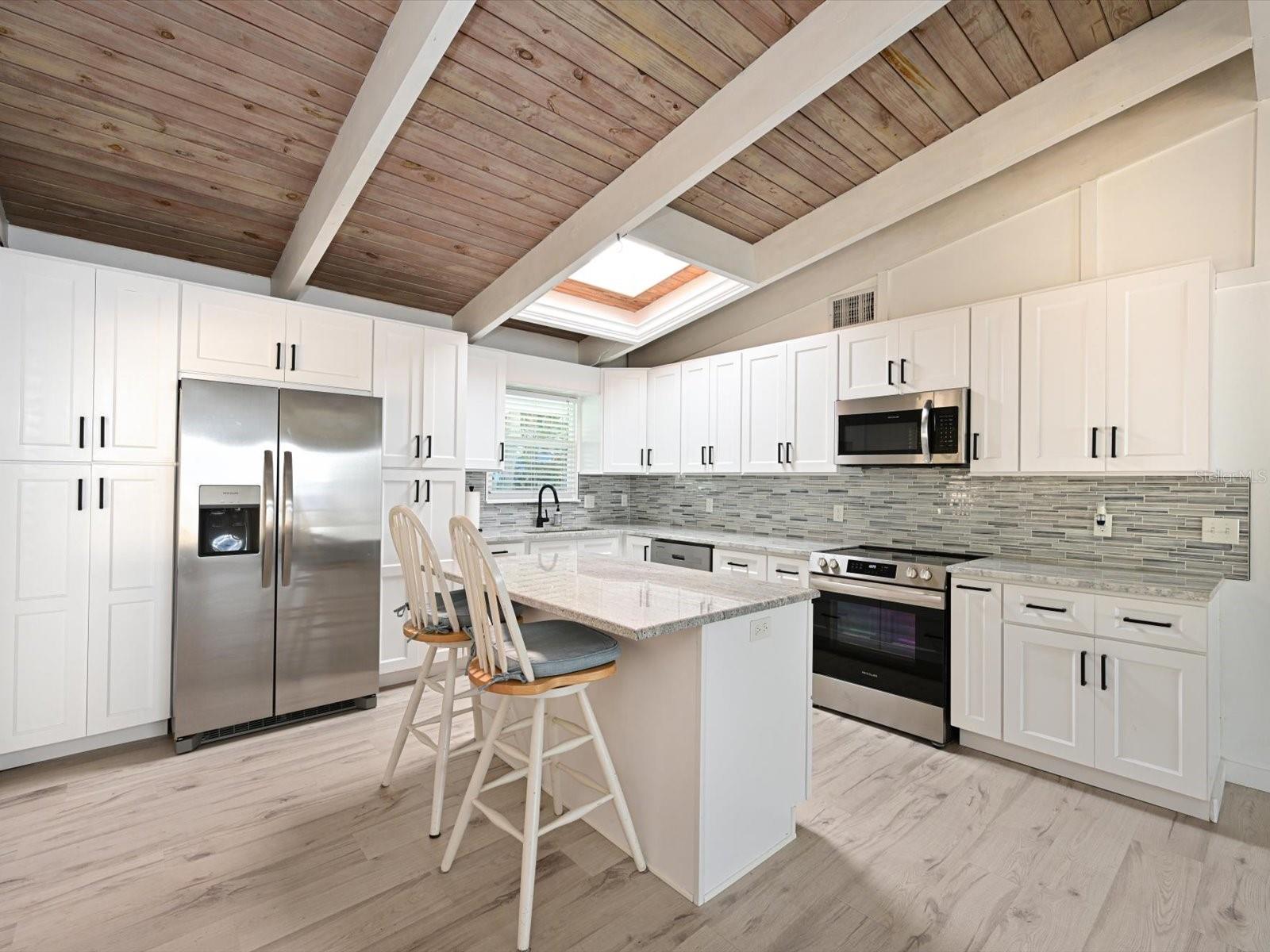 216 GLADIOLUS ST, ANNA MARIA, FL — photo 4