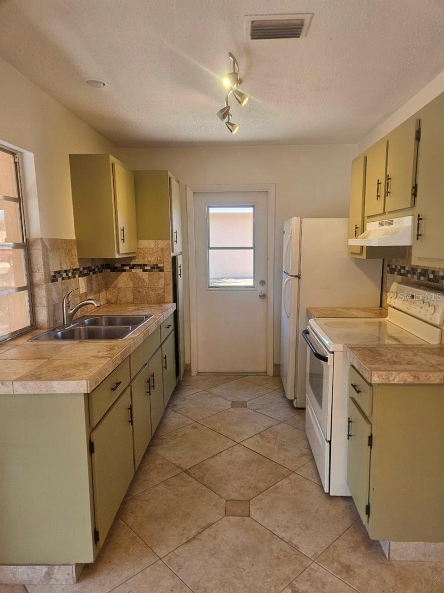 1225 ARMSDALE AVE, PORT CHARLOTTE, FL — photo 17