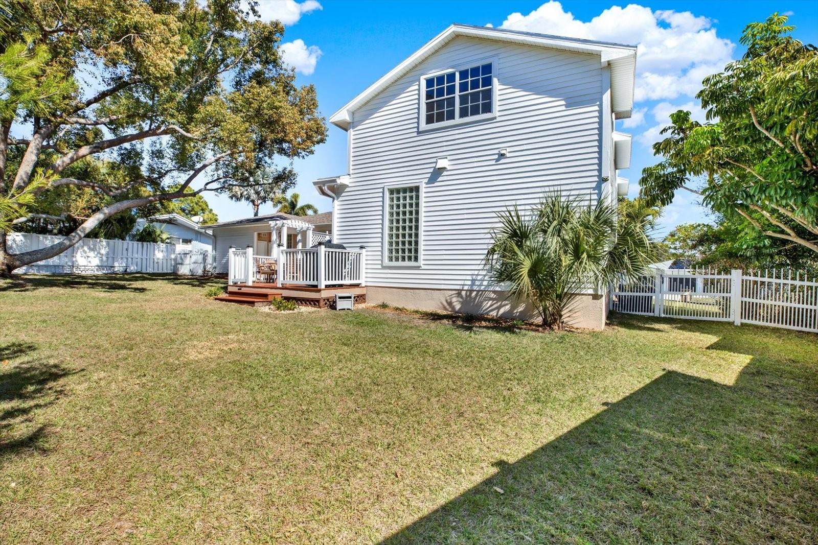 504 FAIRVIEW RD, BELLEAIR, FL — photo 41