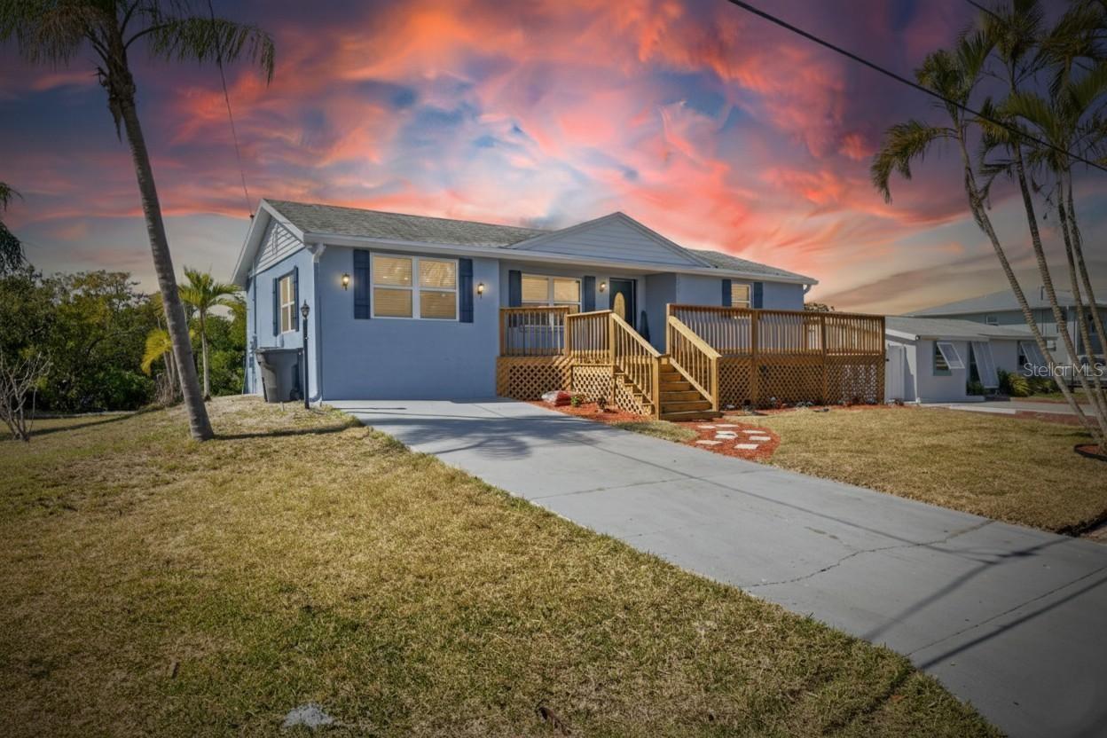 827 SEABREEZE DR, RUSKIN, FL — photo 2