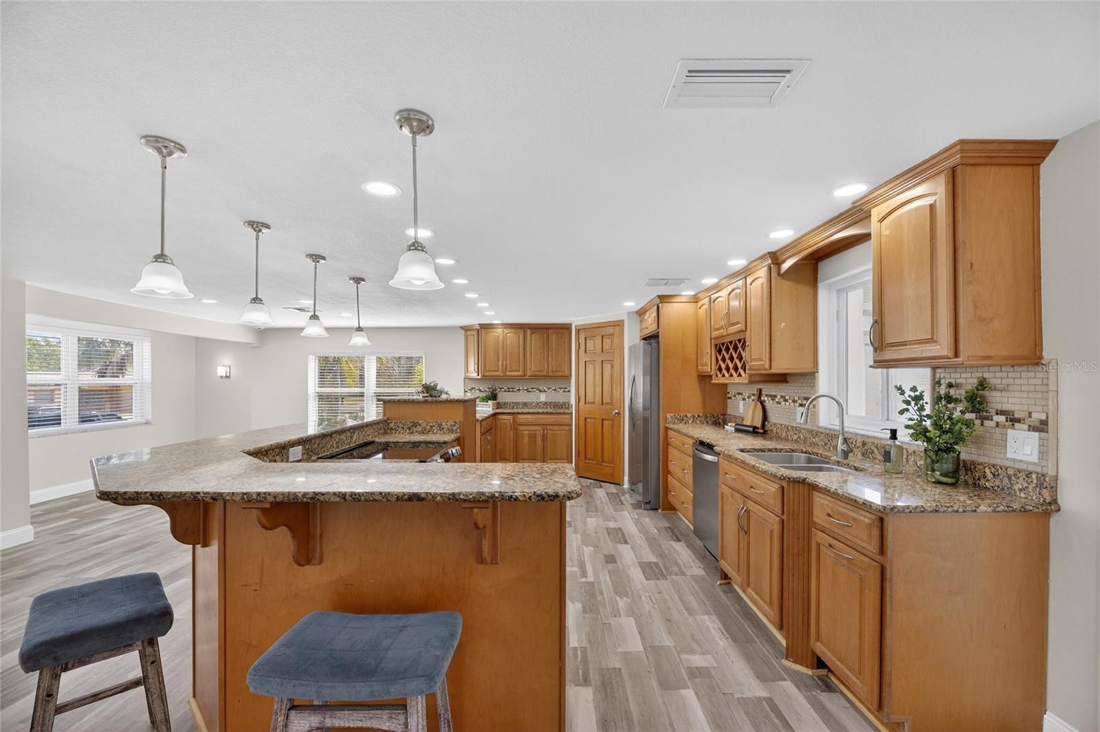 827 SEABREEZE DR, RUSKIN, FL — photo 15