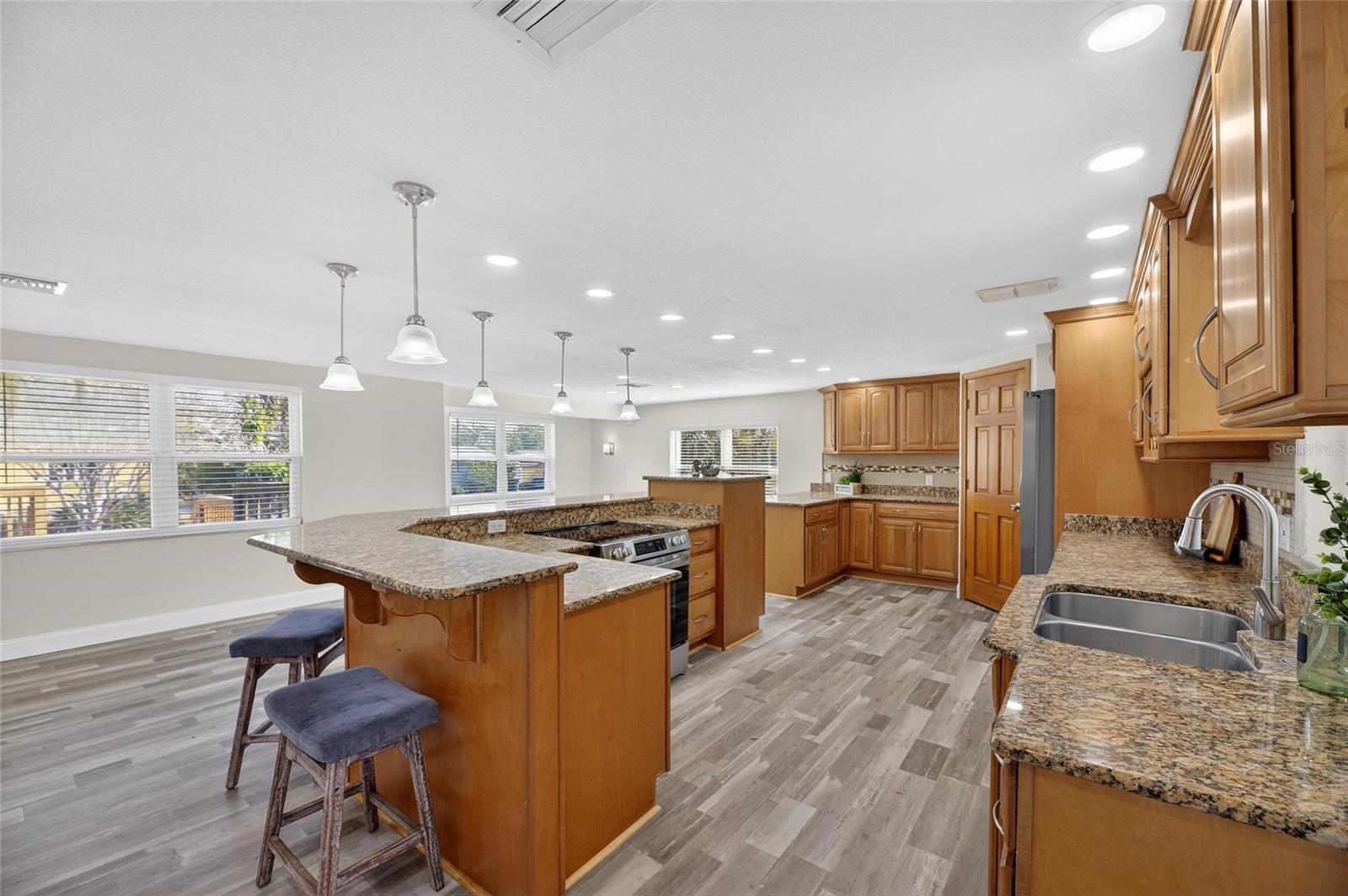 827 SEABREEZE DR, RUSKIN, FL — photo 16