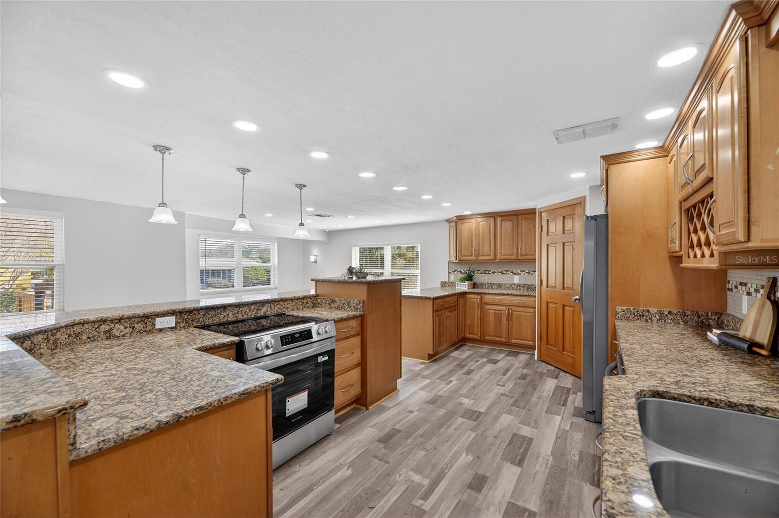 827 SEABREEZE DR, RUSKIN, FL — photo 22