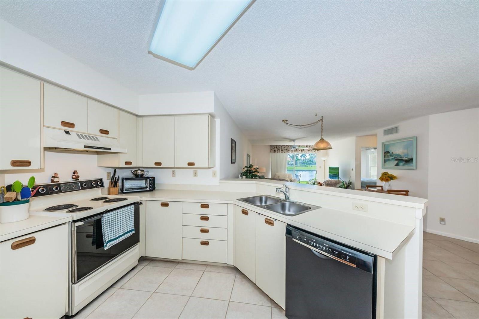 6050 BAHIA DEL MAR CIR #120, ST PETERSBURG, FL — photo 10