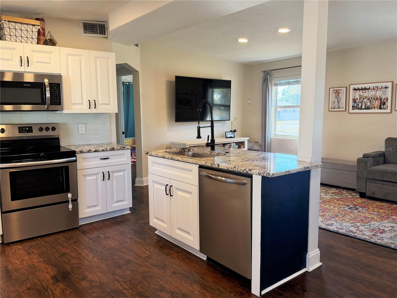 4101 11TH AVE N, ST PETERSBURG, FL — photo 10