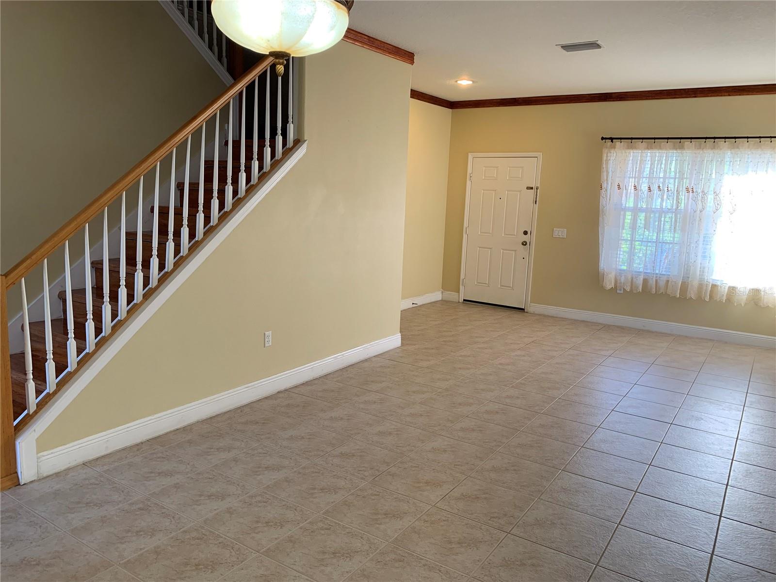 8810 CAMERON CREST DR, TAMPA, FL — photo 17
