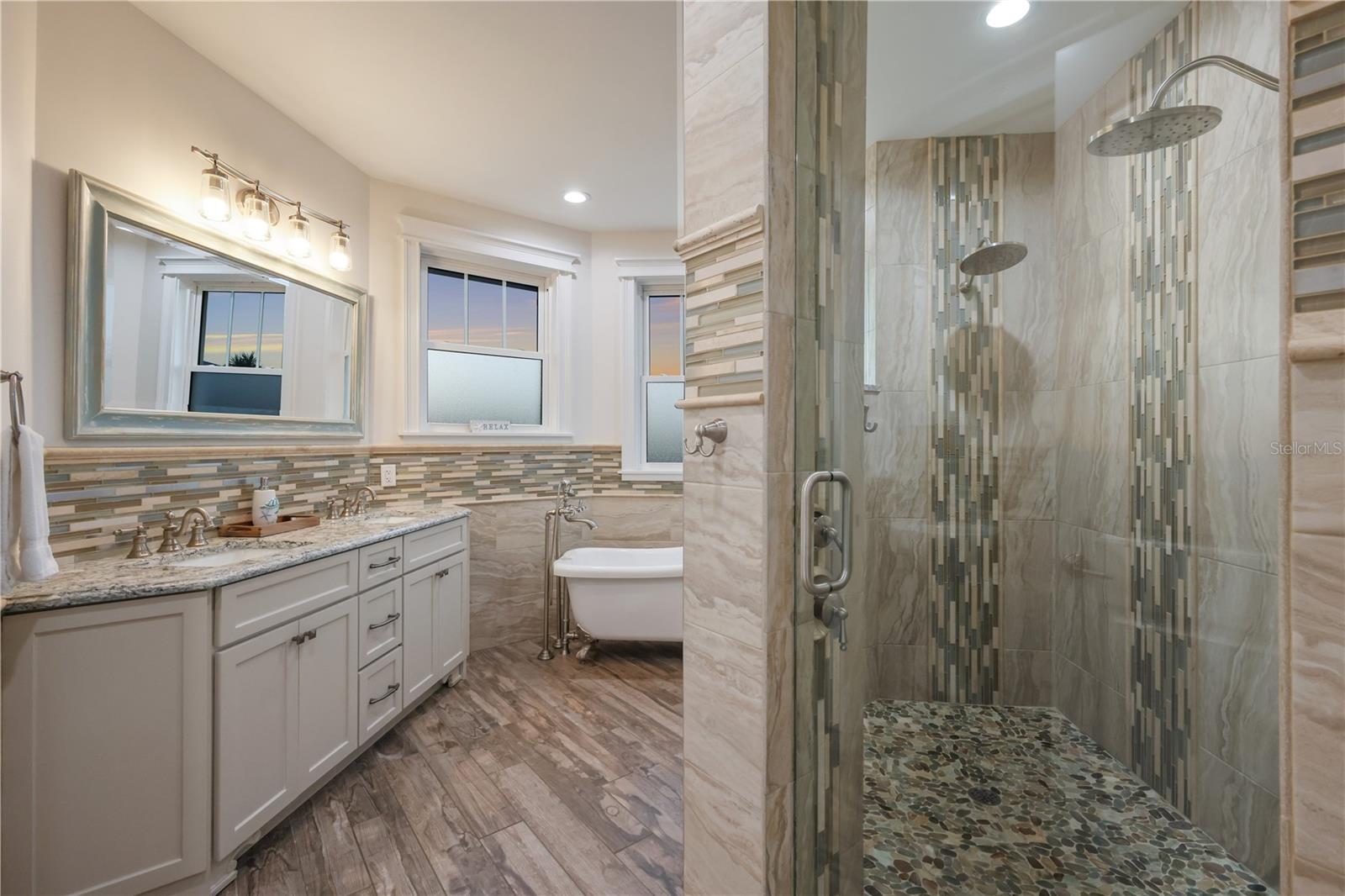 313 HAMMOCK CIR, ANNA MARIA, FL — photo 14