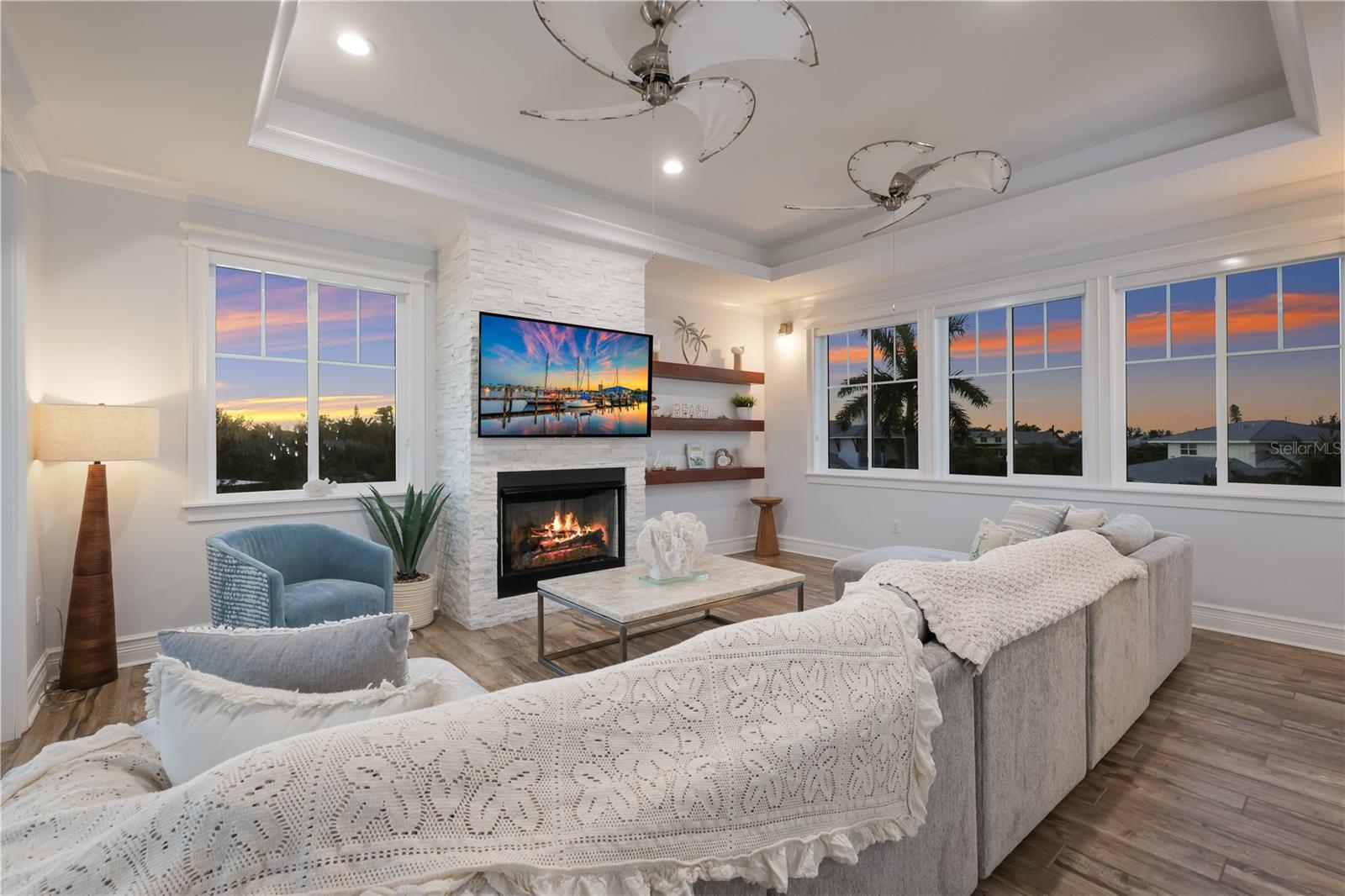 313 HAMMOCK CIR, ANNA MARIA, FL — photo 37