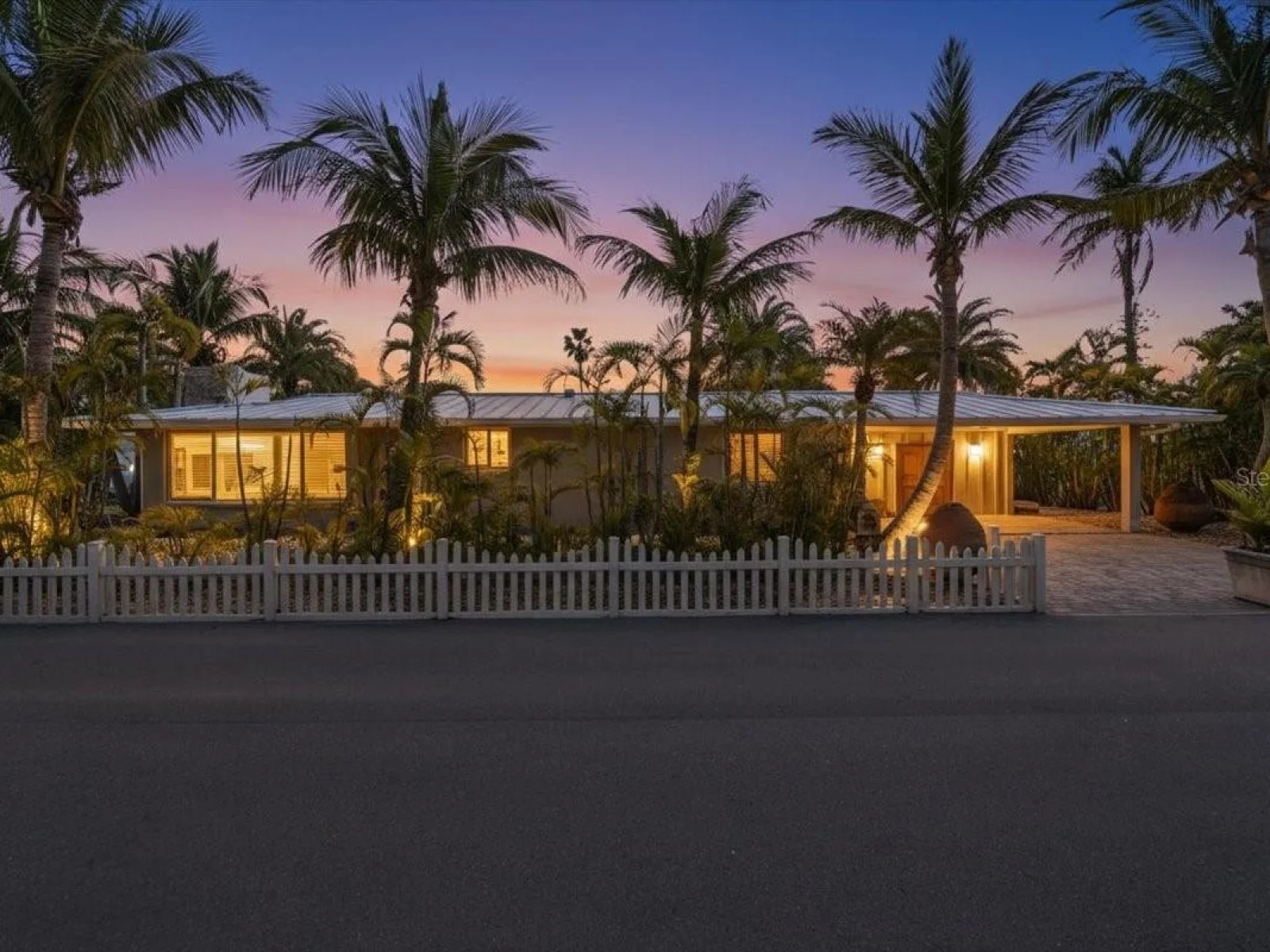 834 JUNGLE QUEEN WAY, LONGBOAT KEY, FL — photo 1