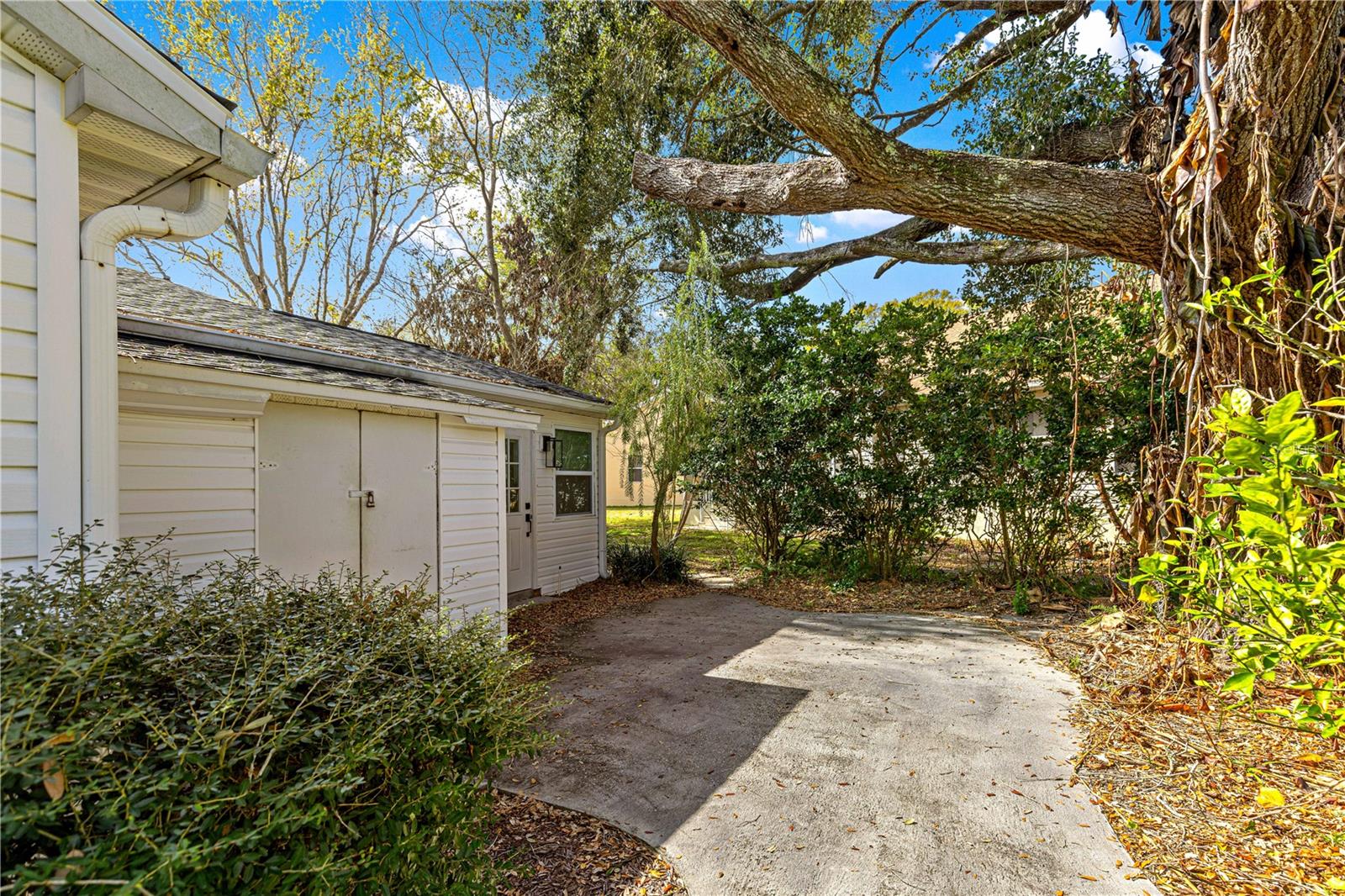 210 PALERMO PL, LADY LAKE, FL — photo 117
