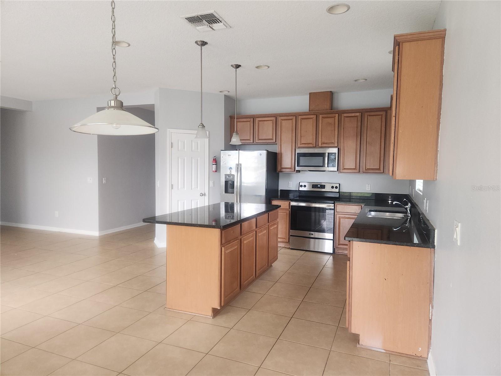 2556 TANNER TER, KISSIMMEE, FL — photo 3