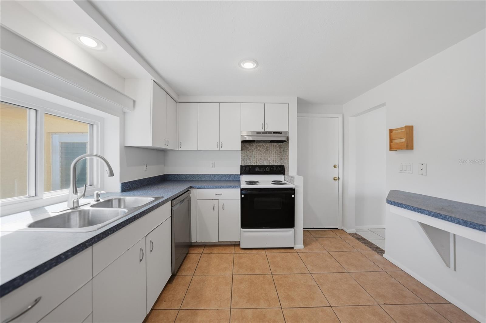 60 ROTONDA CIR, ROTONDA WEST, FL — photo 11