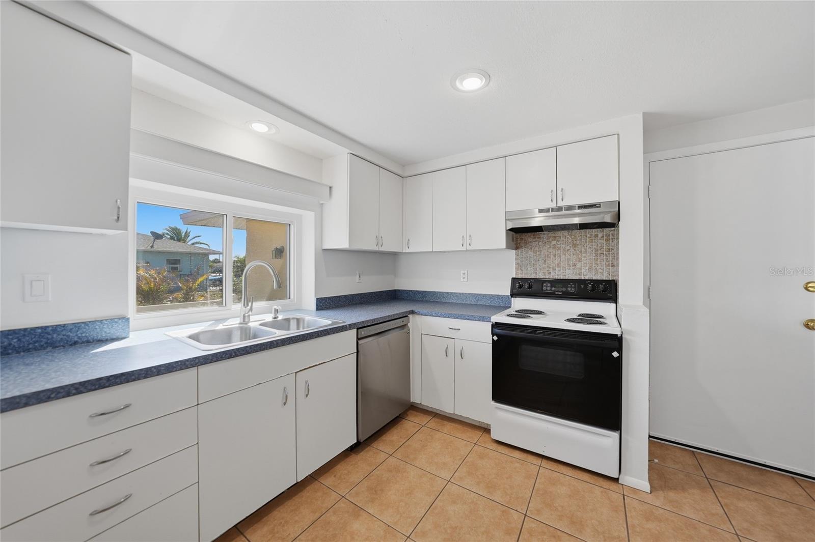 60 ROTONDA CIR, ROTONDA WEST, FL — photo 12