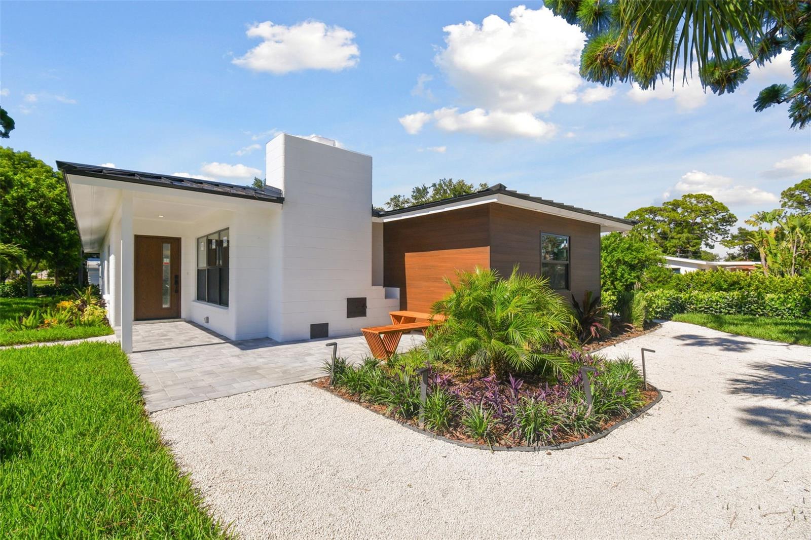 301 AURORA ST E, VENICE, FL — photo 2