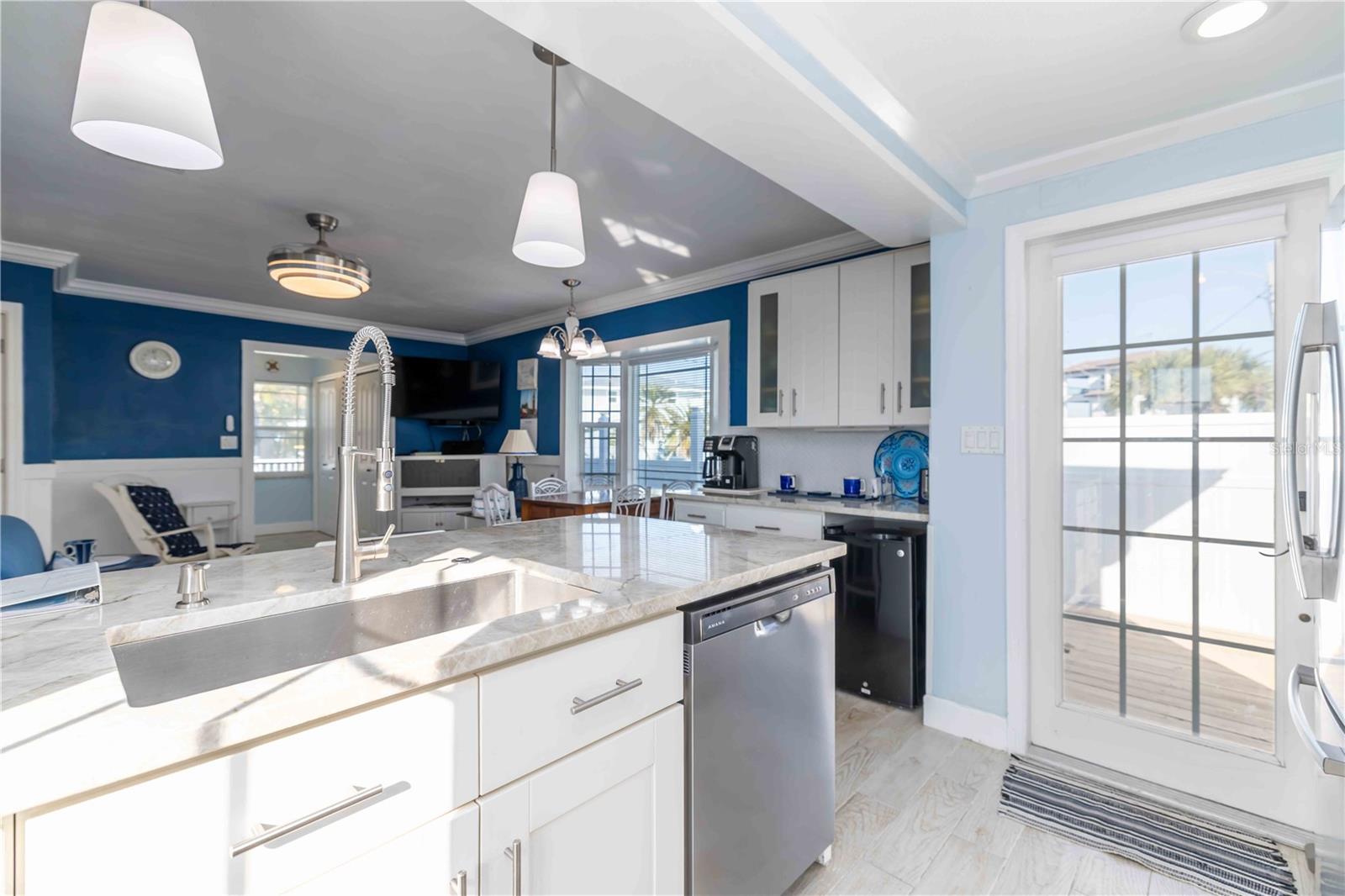 111 9TH ST N, BRADENTON BEACH, FL — photo 8