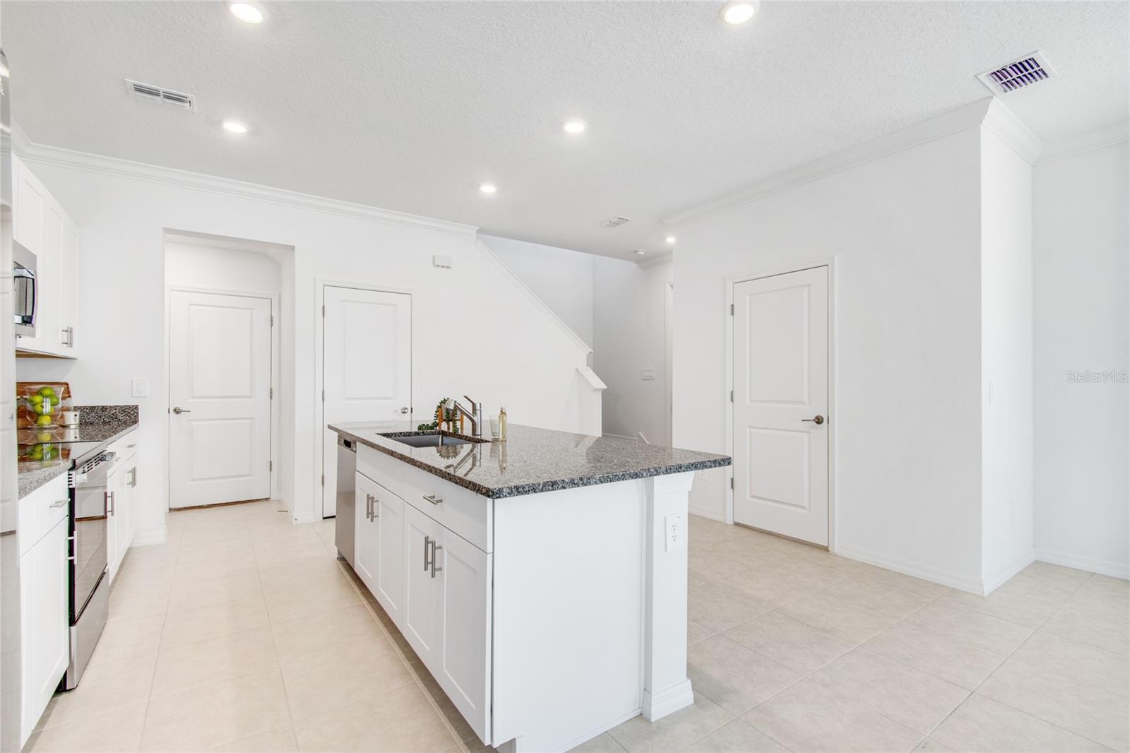 10811 FOWLERS BLUFF CT, TAMPA, FL — photo 5