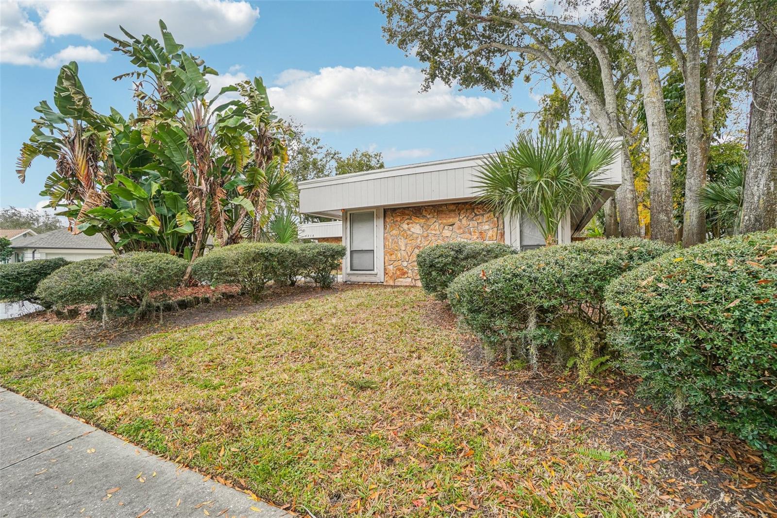4218 WATER OAKS LN, TAMPA, FL — photo 2