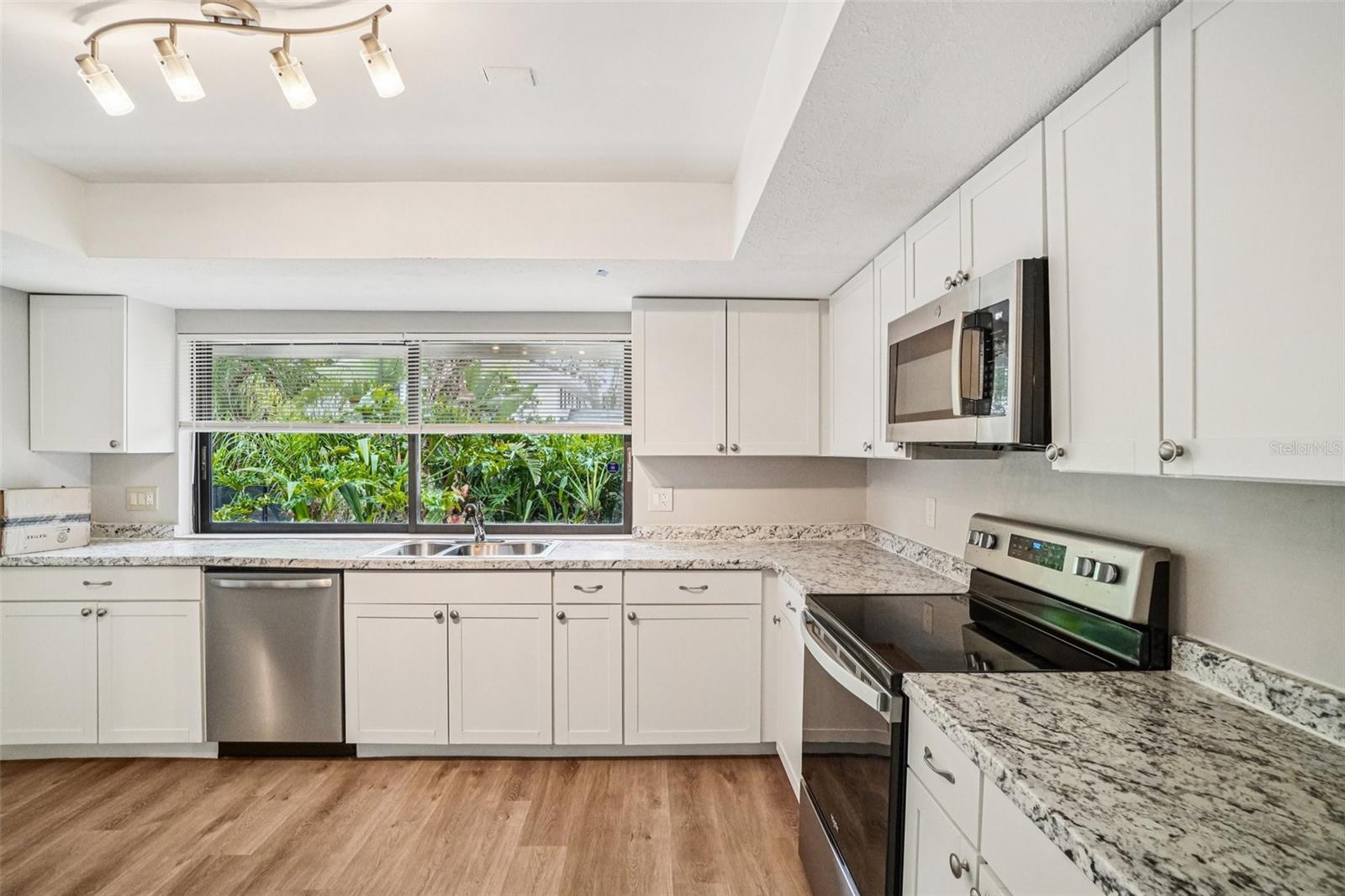 4218 WATER OAKS LN, TAMPA, FL — photo 13