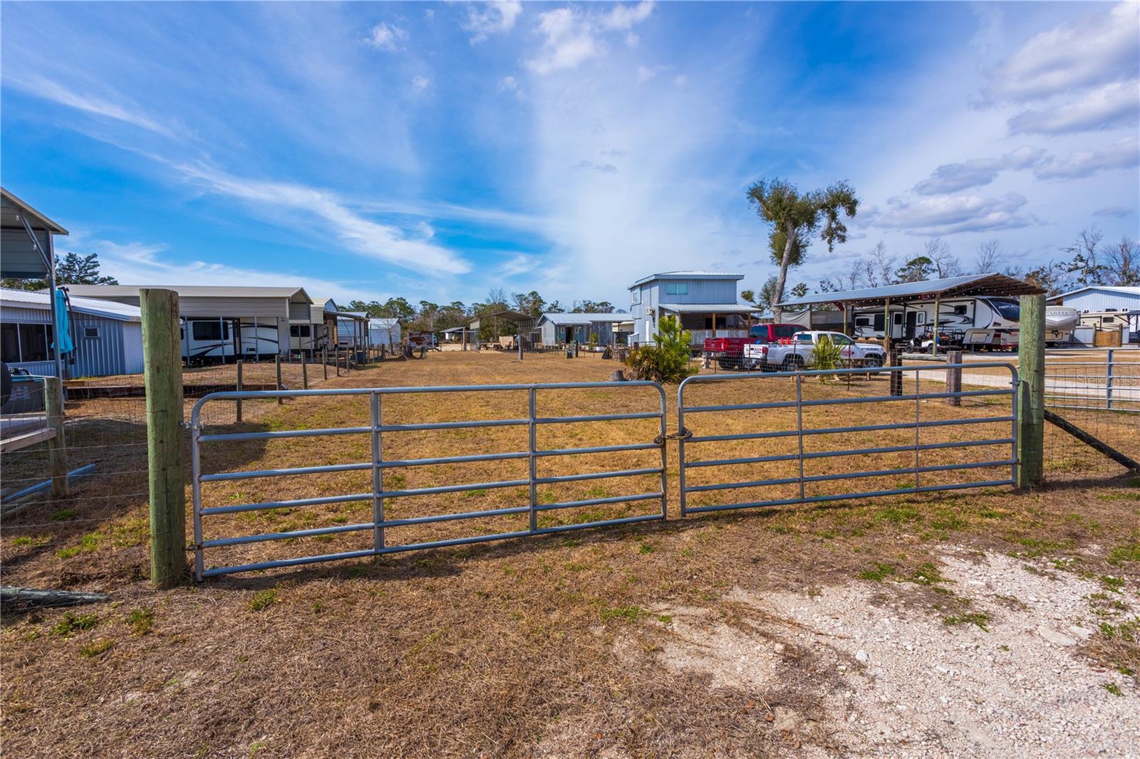 507 4TH ST NW, STEINHATCHEE, FL — photo 6