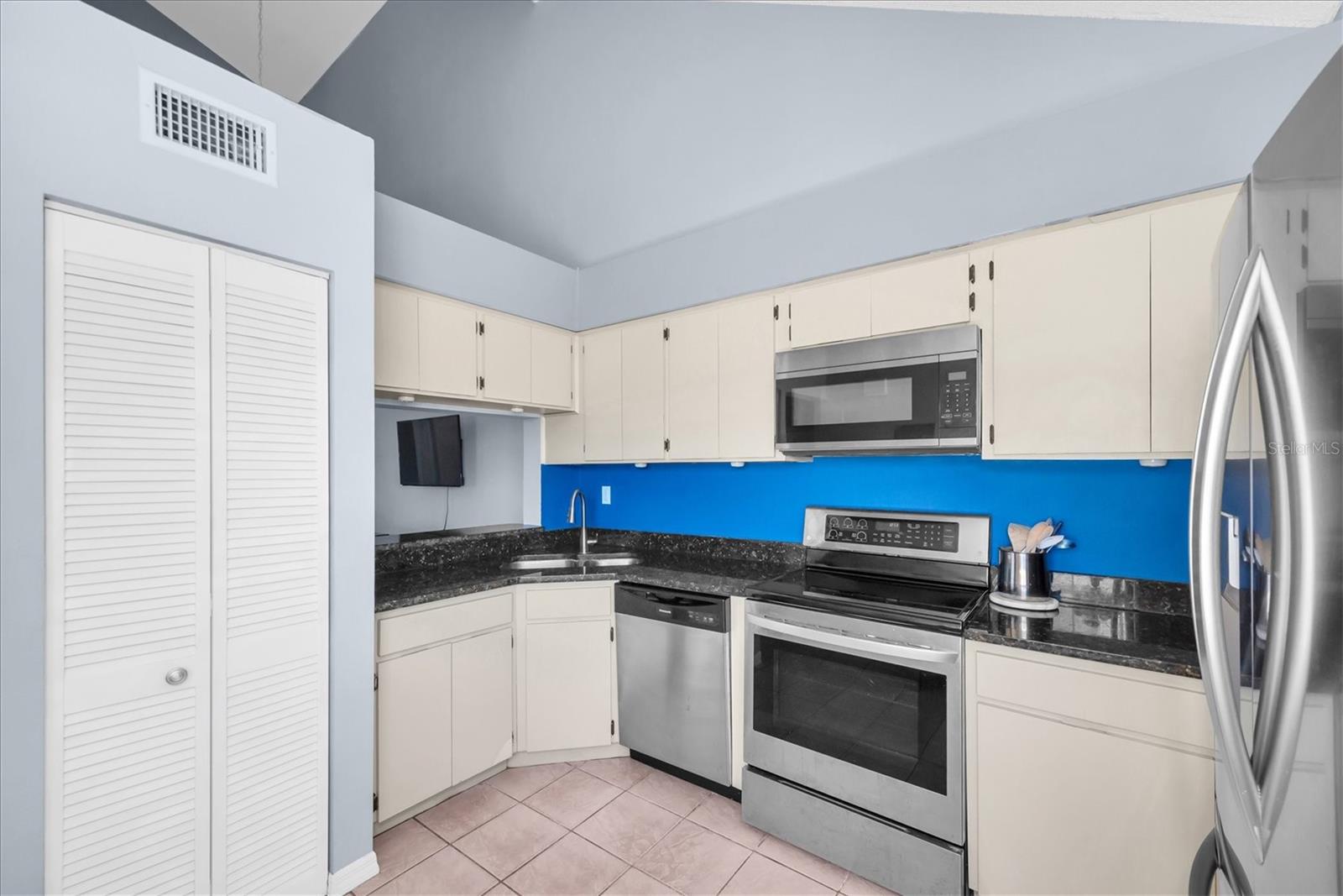 6931 STONES THROW CIR N #5302, ST PETERSBURG, FL — photo 11