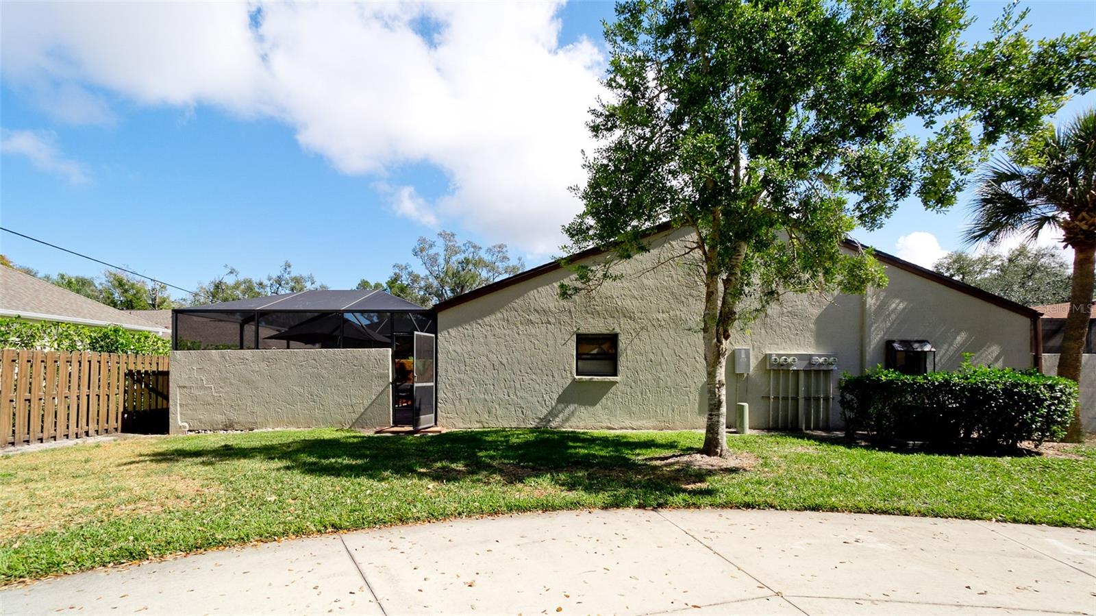 4527 PARK LAKE TER N, BRADENTON, FL — photo 2