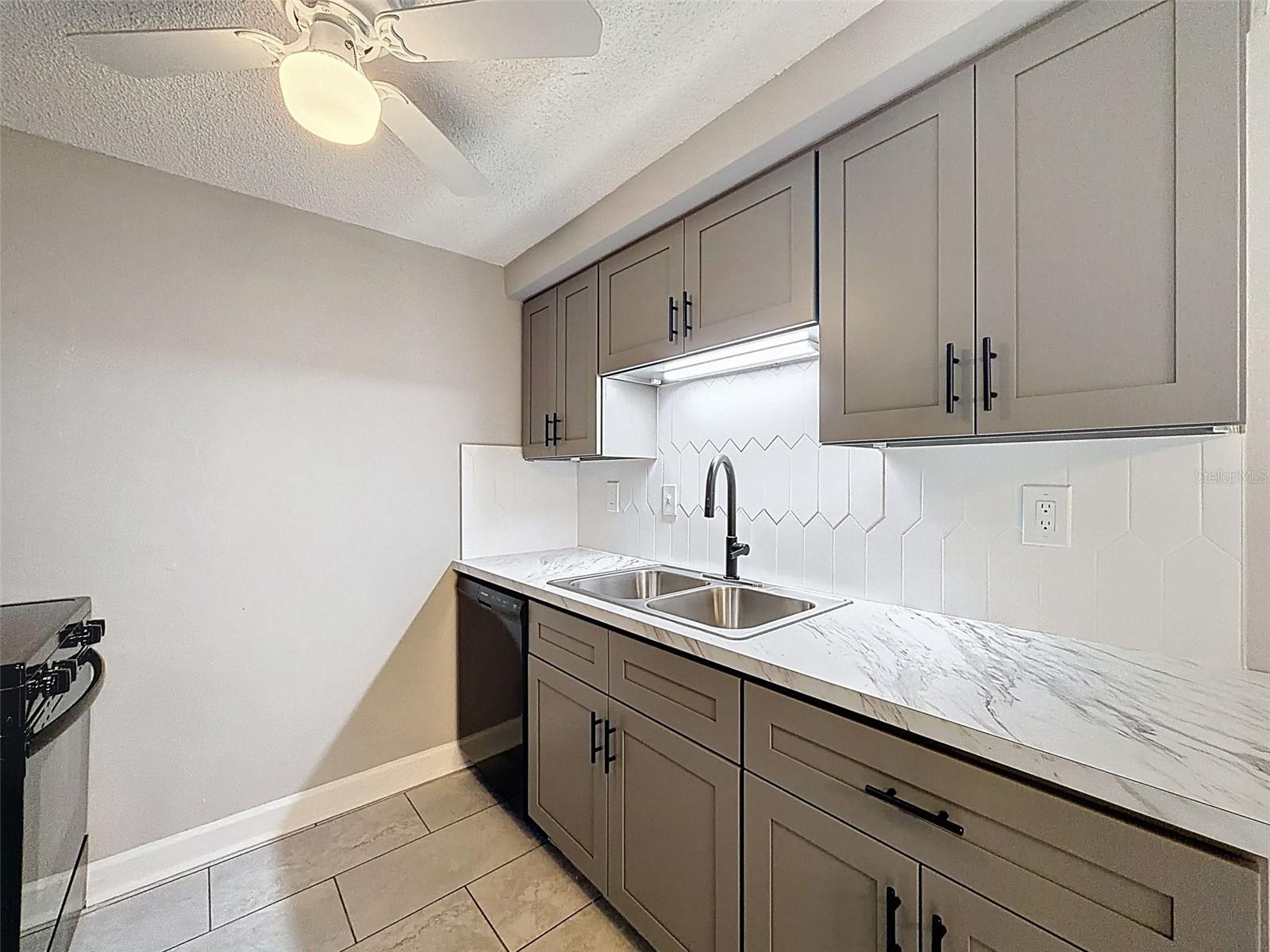 4233 STRATFORD DR #D, NEW PORT RICHEY, FL — photo 16