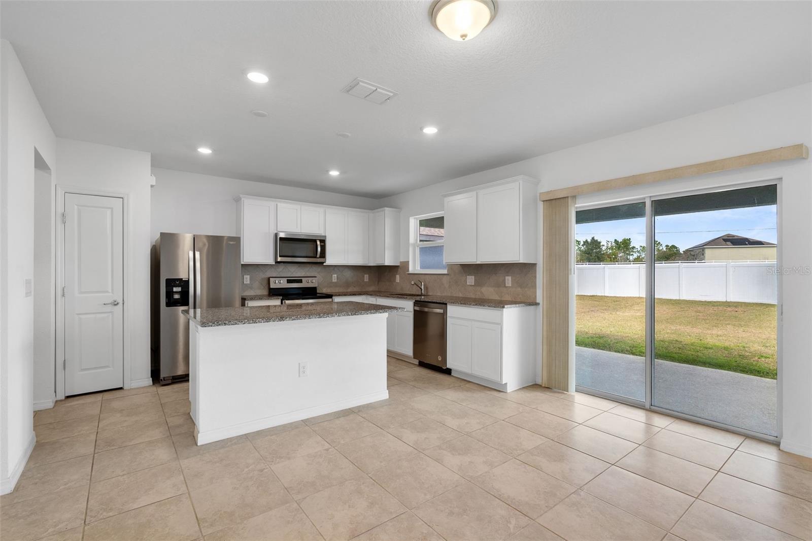 9644 SUMMERS CAY CIR, THONOTOSASSA, FL — photo 13